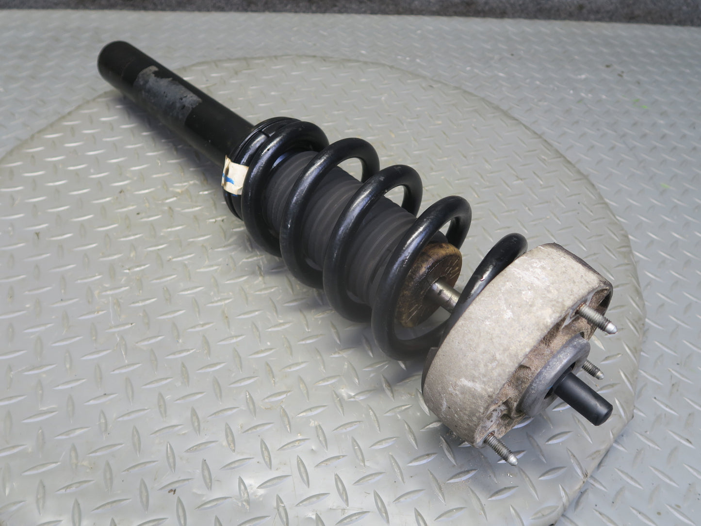 2014-2018 BMW F15 F16 X5 X6 AWD Front Left & Right Strut Shock Absorber Set of 2