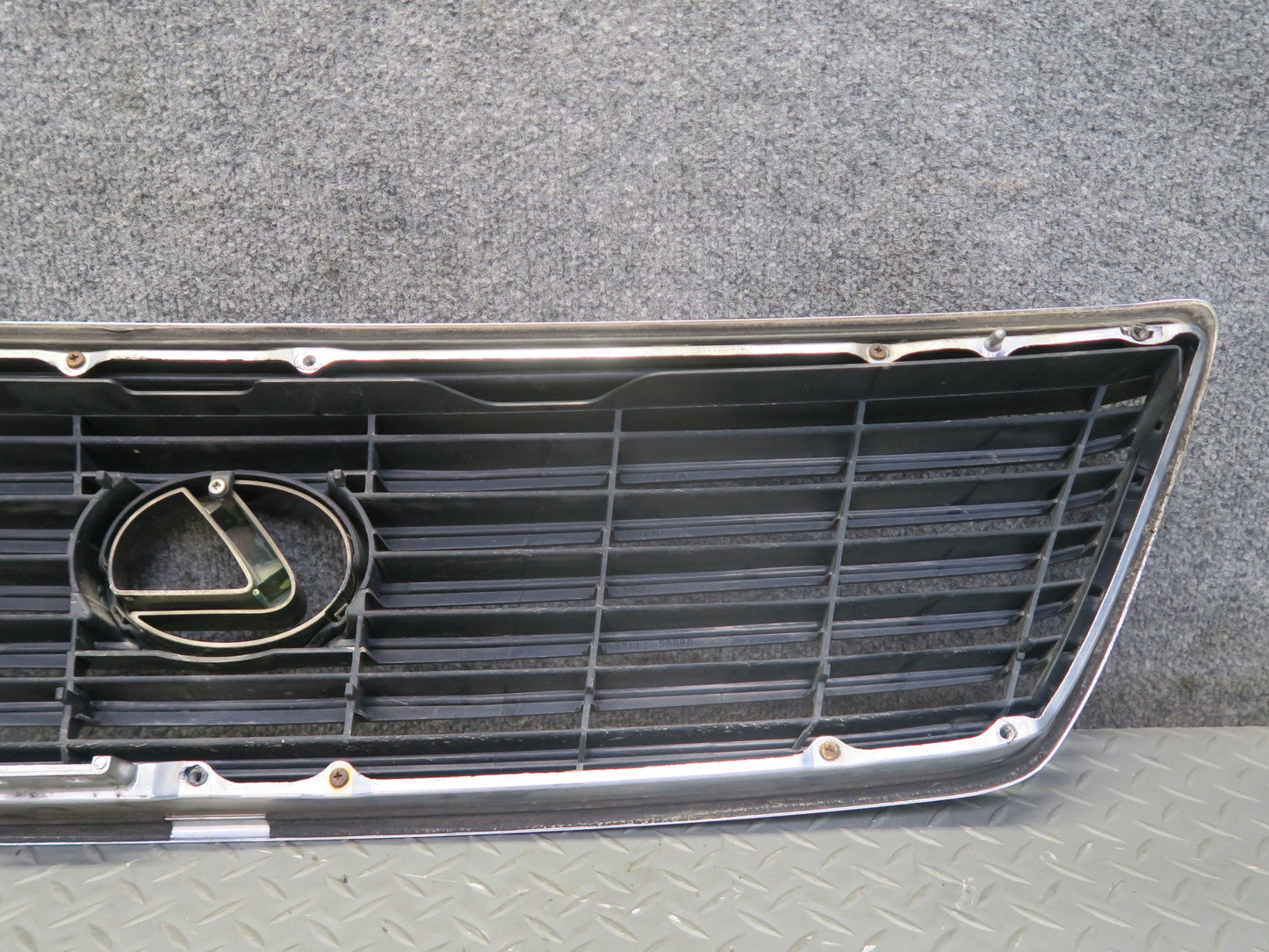 01-03 Lexus UCF30L LS430 Front Upper Hood Chrome Grille w Emblem OEM