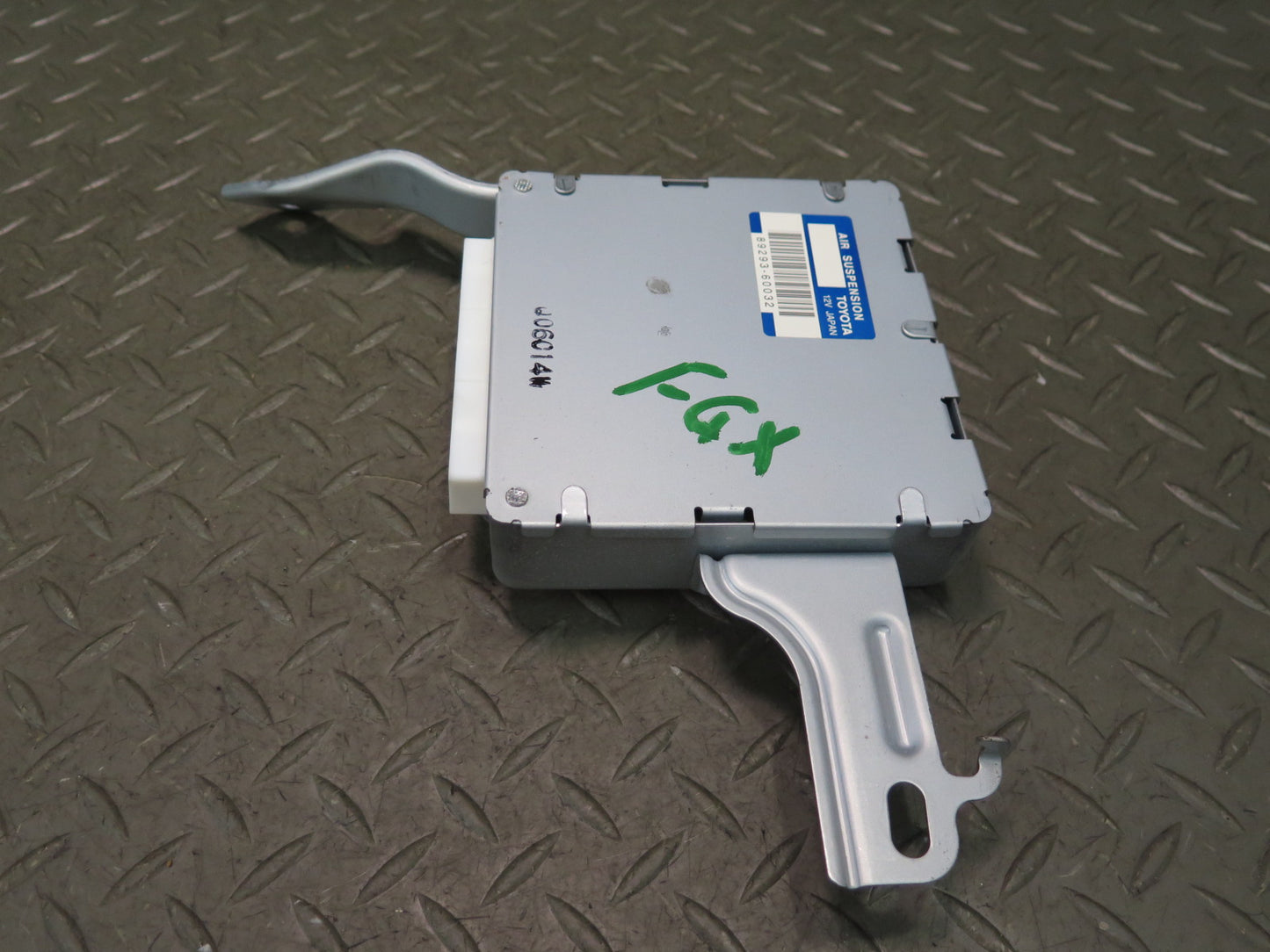 2003-2009 Lexus UZJ120L GX470 Air Suspension Control Module 89293-60032