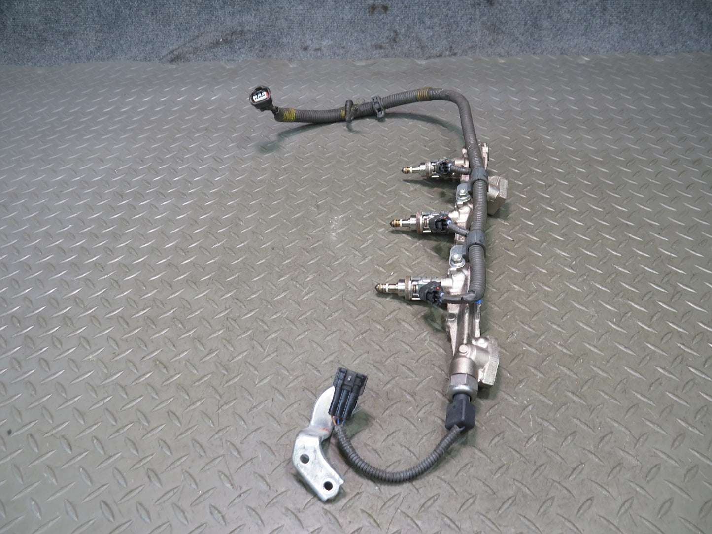 06-13 Lexus IS250 2GRFSE 2.5L Right Side Fuel Rail w Injector Set OEM