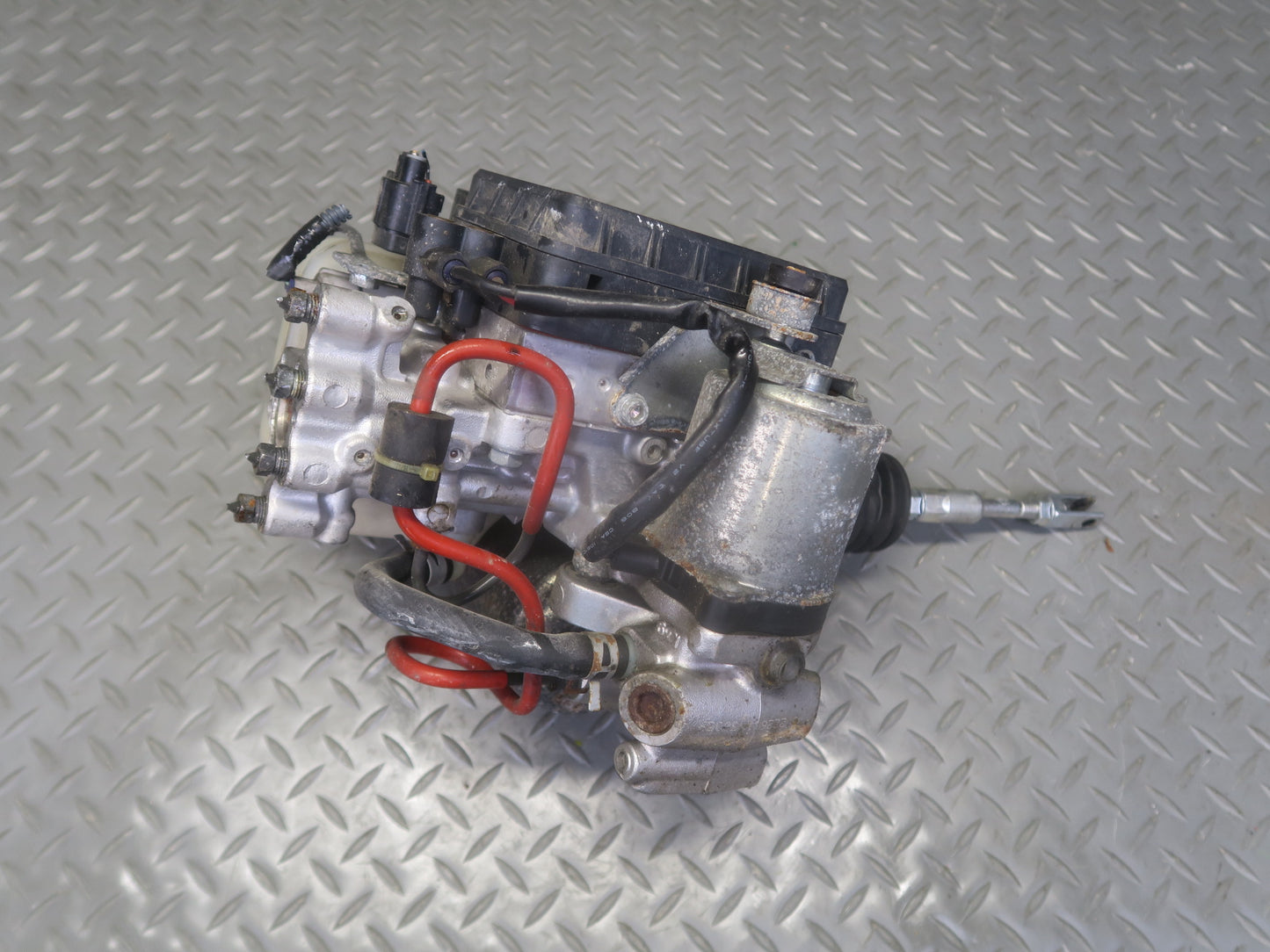 2005-2009 Lexus UZJ120L GX470 ABS Pump & Brake Master Cylinder Assembly
