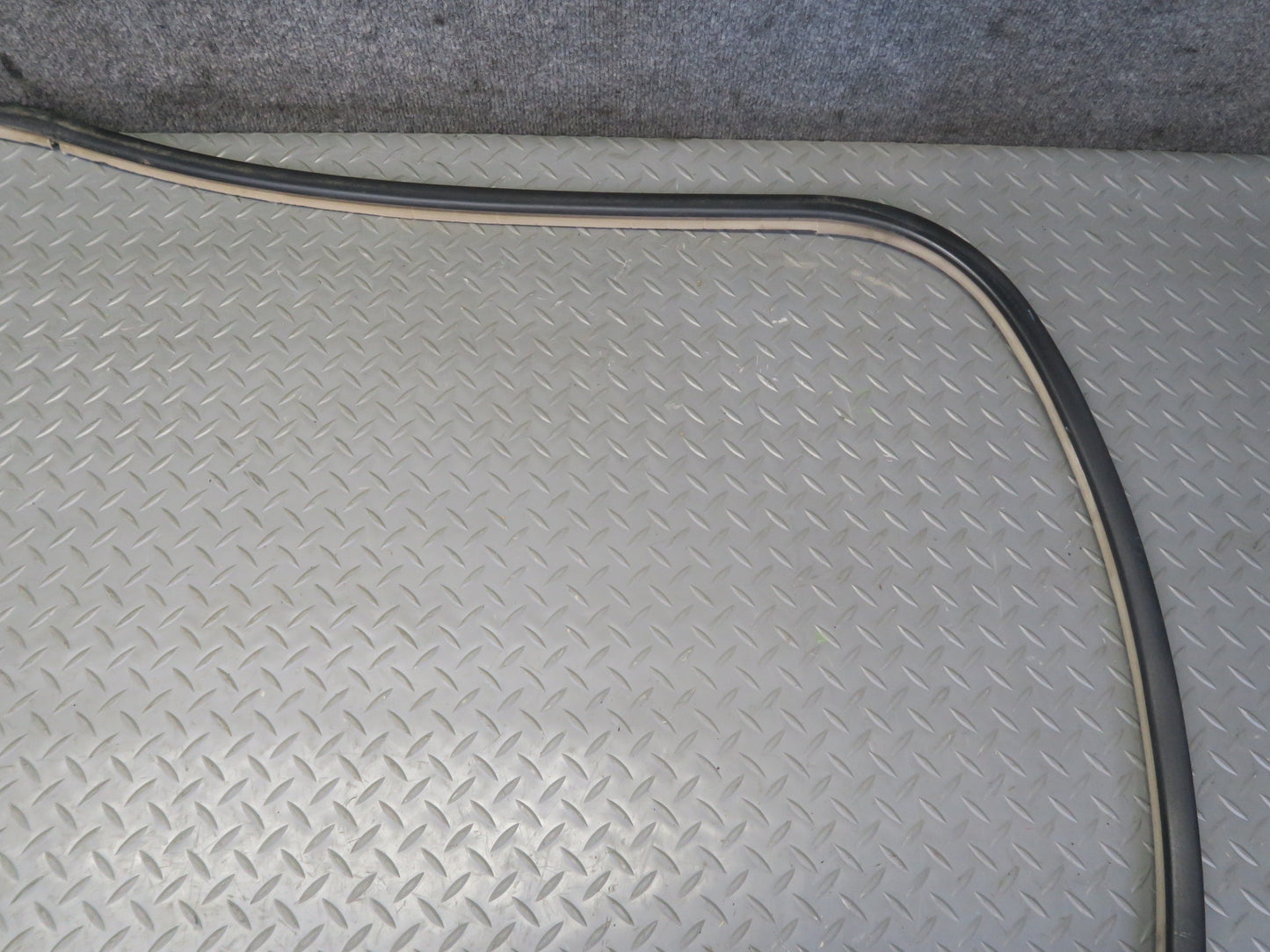 2003-2009 Lexus UZJ120L GX470 Front Left Door Weatherstrip Rubber Seal Gasket