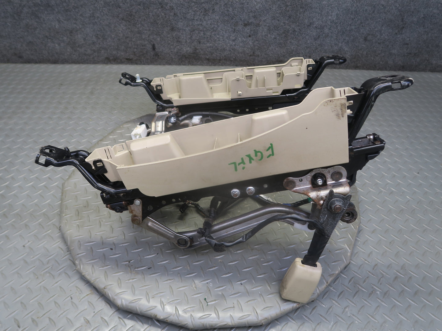 04-09 Lexus UZJ120L GX470 Front Left Seat Lower Frame Track w Motor