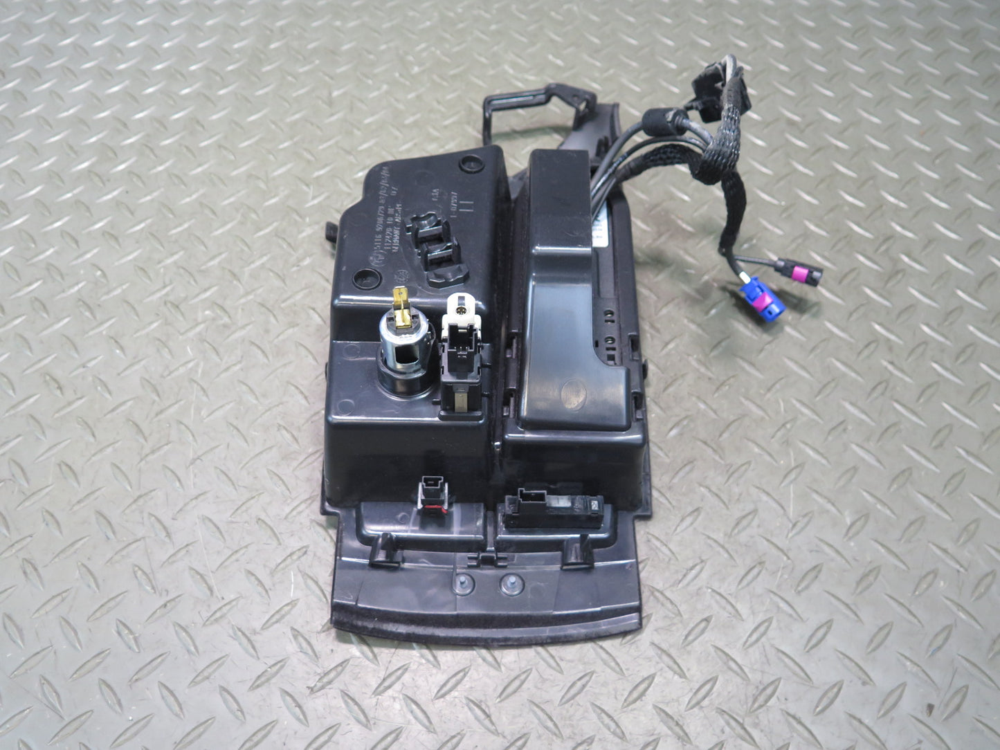 11-16 BMW F10 550iX Center Console Compartment Storage w USB & AUX 9206729 OEM
