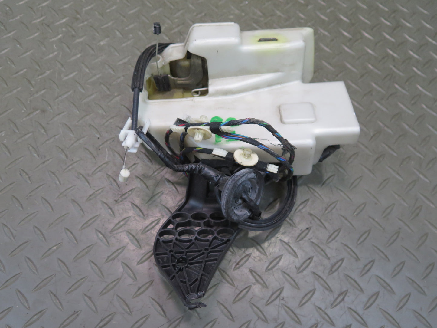 2003-2010 Porsche Cayenne 955 Front Left Door Lock Latch Actuator