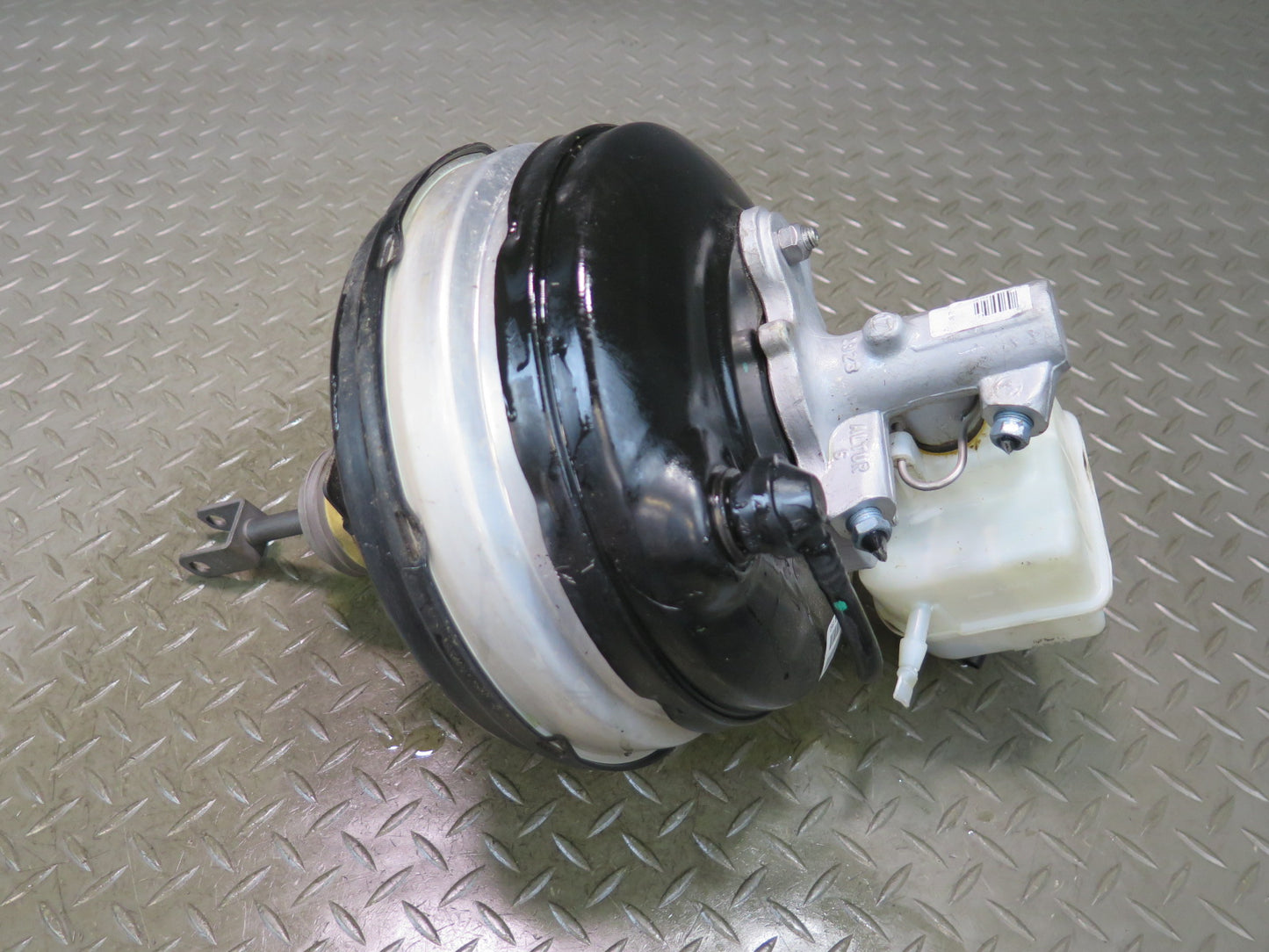 11-16 BMW F12 F13 F10 550i Brake Master Cylinder Booster Fluid Reservoir OEM