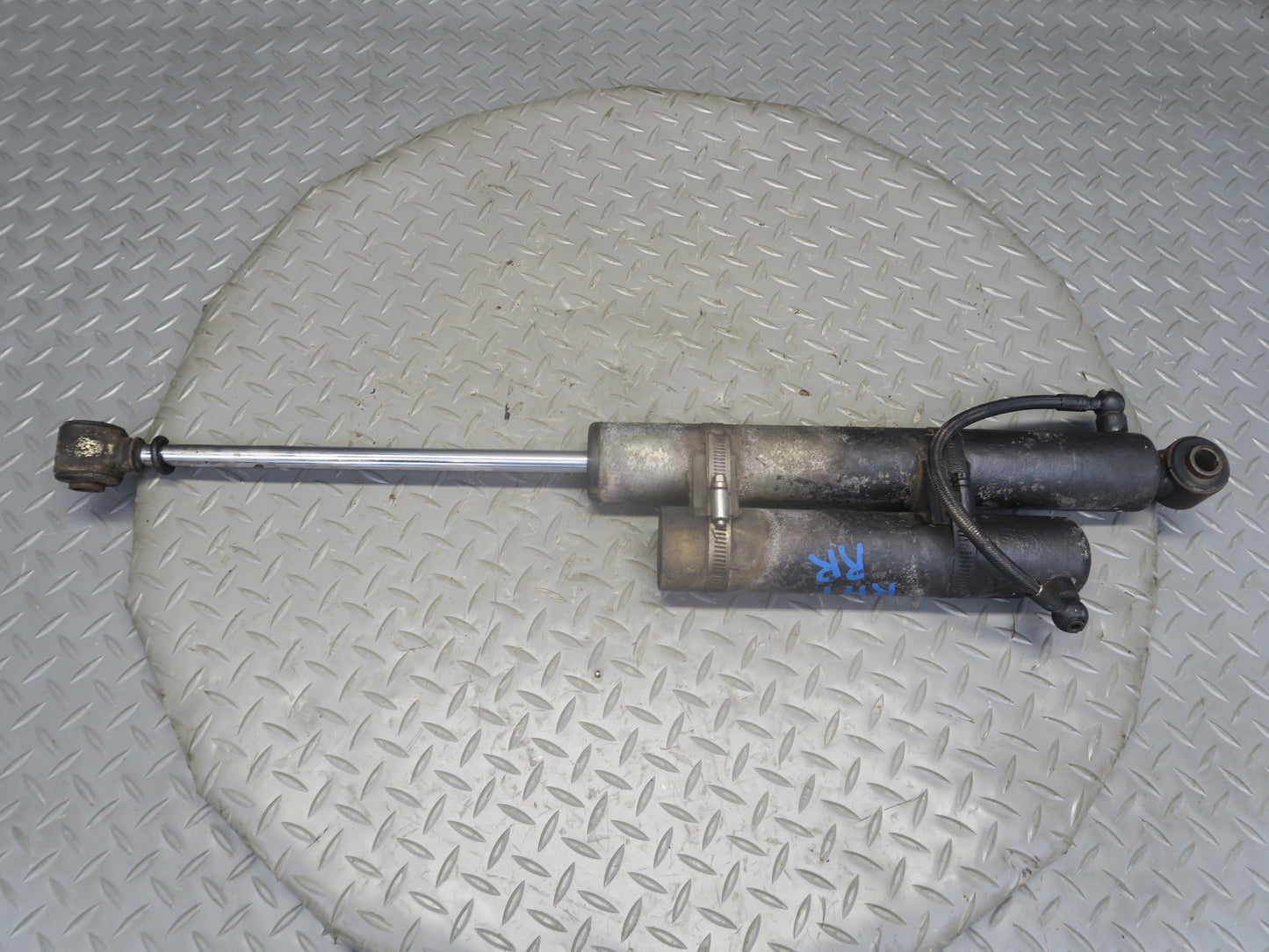 2003-2009 Hummer H2 Rear Left & Right Side Strut Shock Absorber Bilstein B8