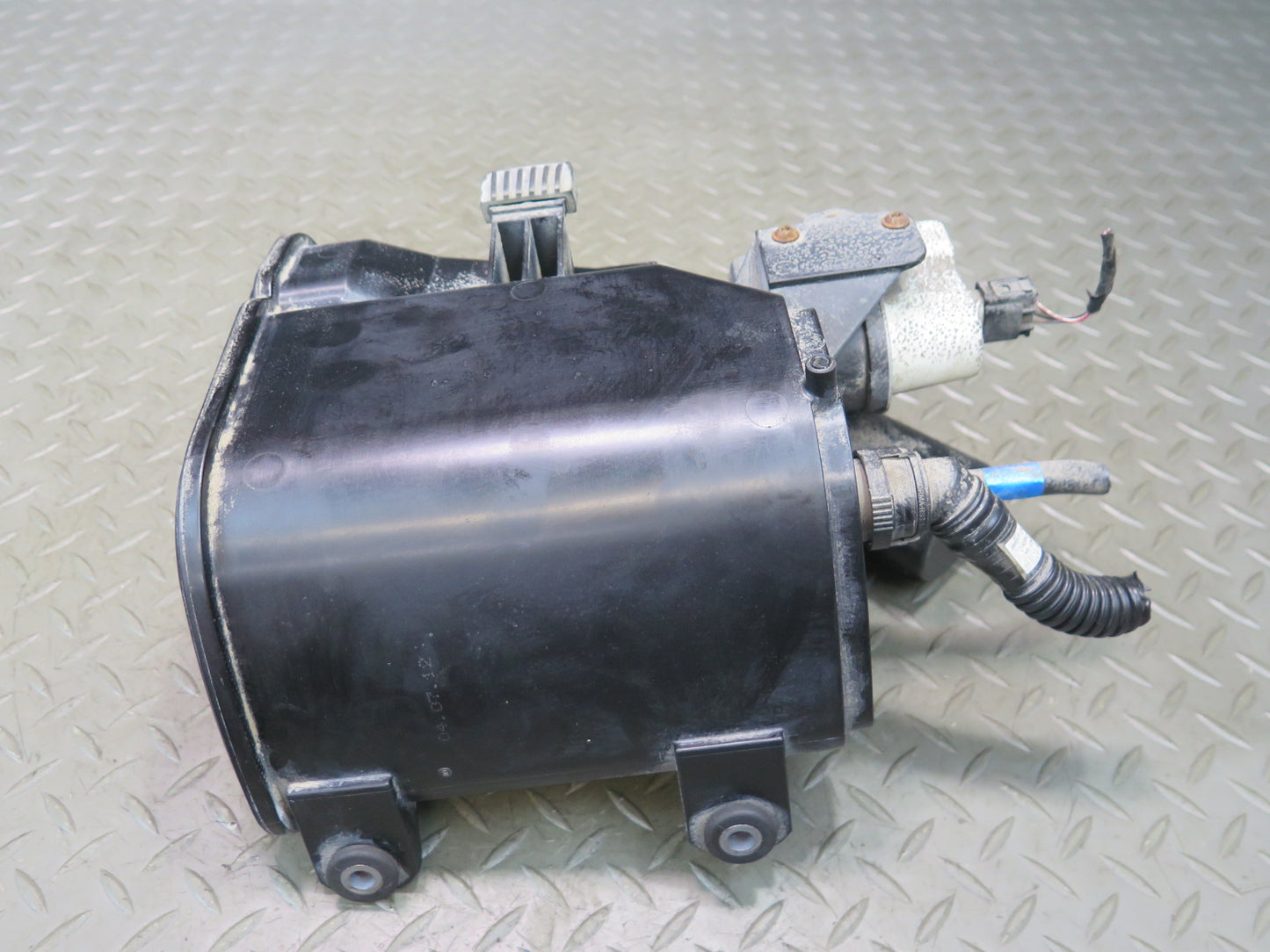 11-13 BMW F10 550iX Fuel Vapor Charcoal Canister w Dust Filter Assembly OEM