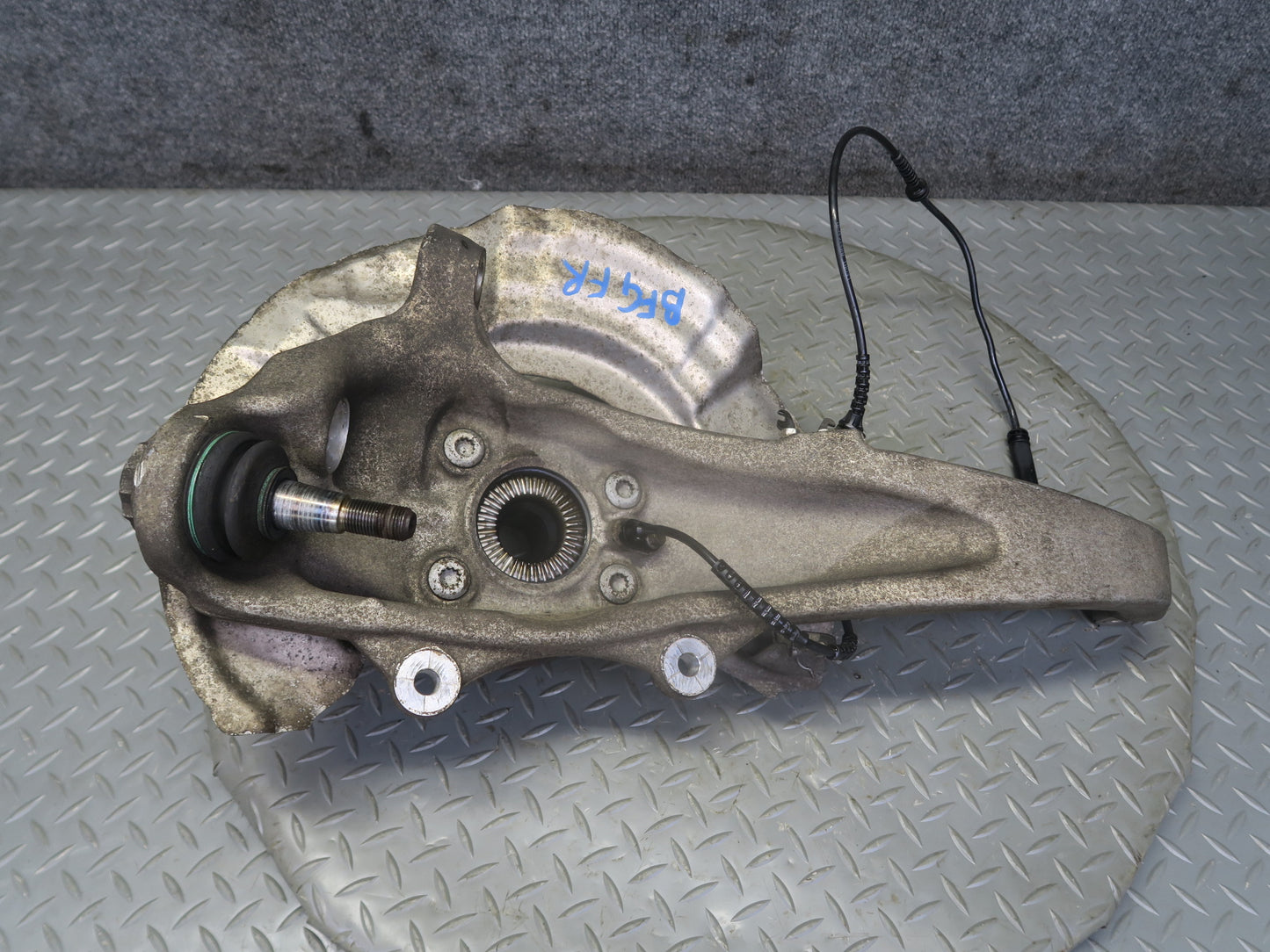 11-16 BMW F10 F12 F13 550iX AWD Front Right Spindle Knuckle Wheel Hub OEM