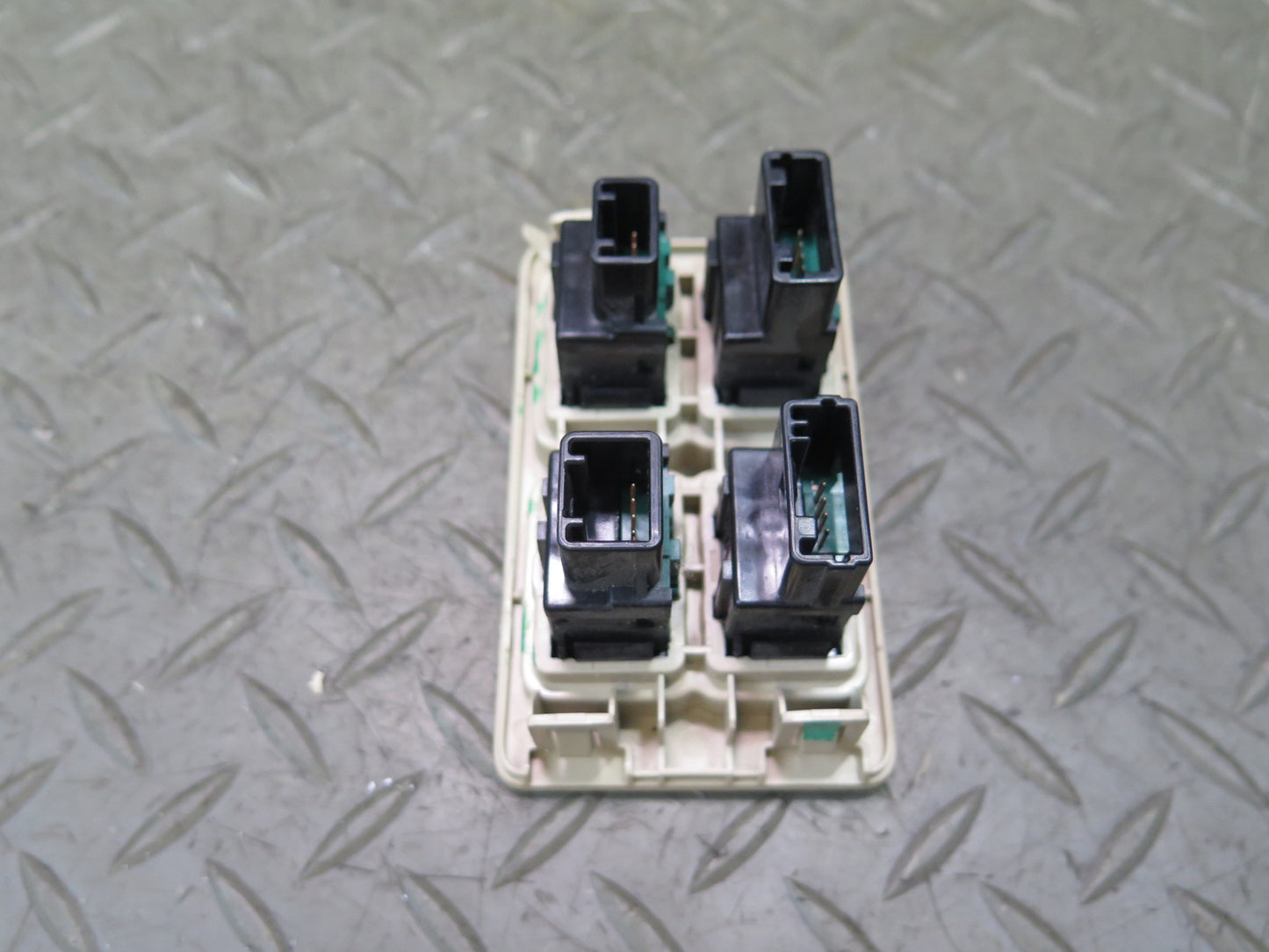 08-11 Lexus URJ201L LX570 Differential Lock Rsca Power Liftgate Traction Switch