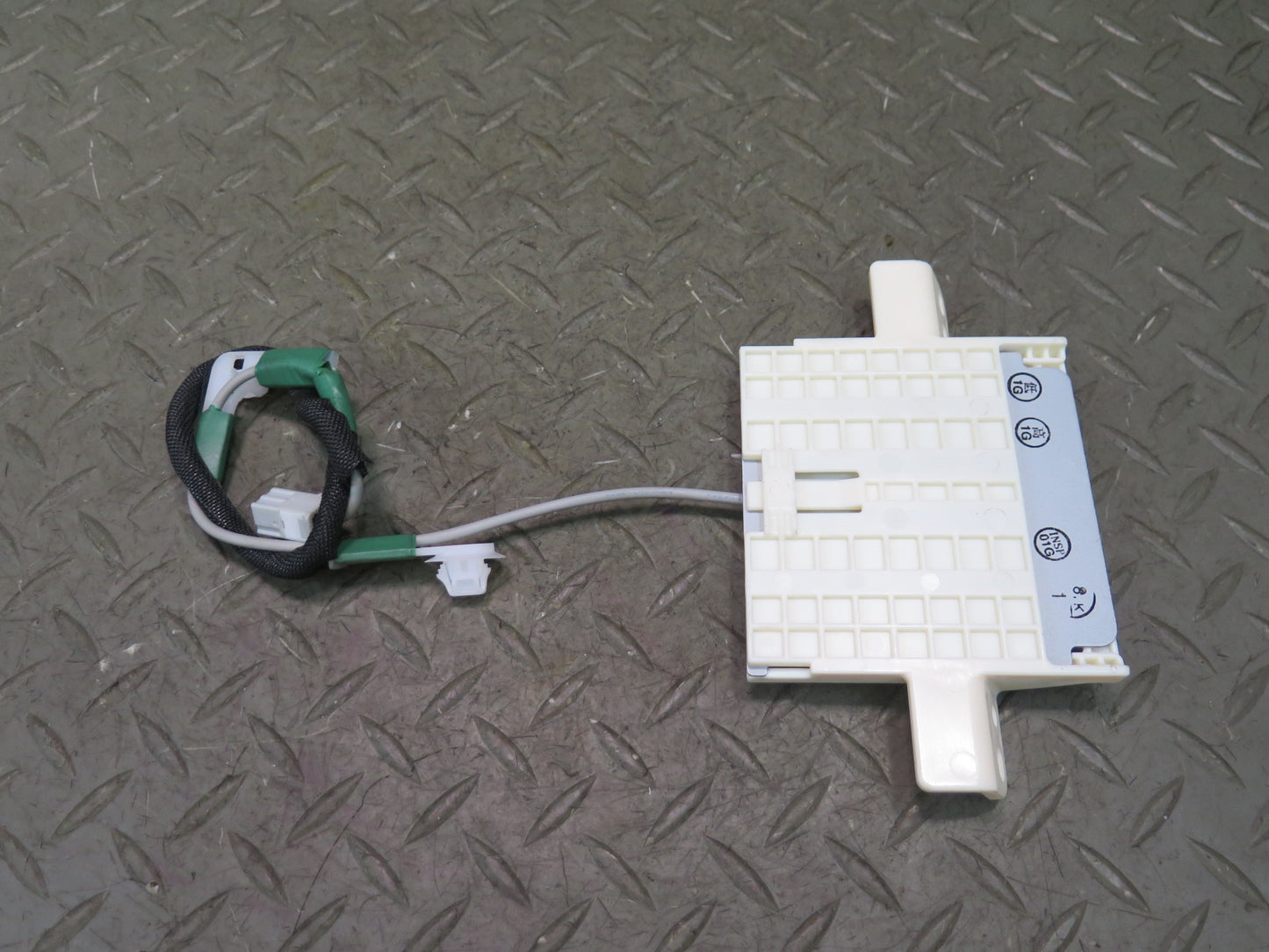2008-2010 Lexus URJ201L LX570 GPS Navigation Antenna 86860-60110