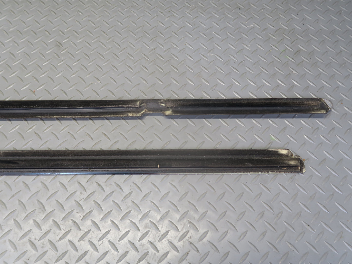 06-11 Mercedes W164 ML Set of 2 Front & Rear Left Door Weatherstrip Molding OEM