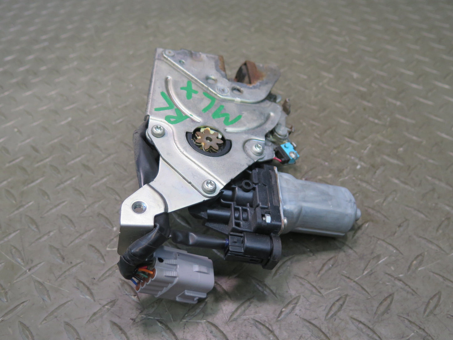 2008-2011 Lexus URJ201L LX570 Rear Left Side Trunk Tailgate Lock Latch Actuator