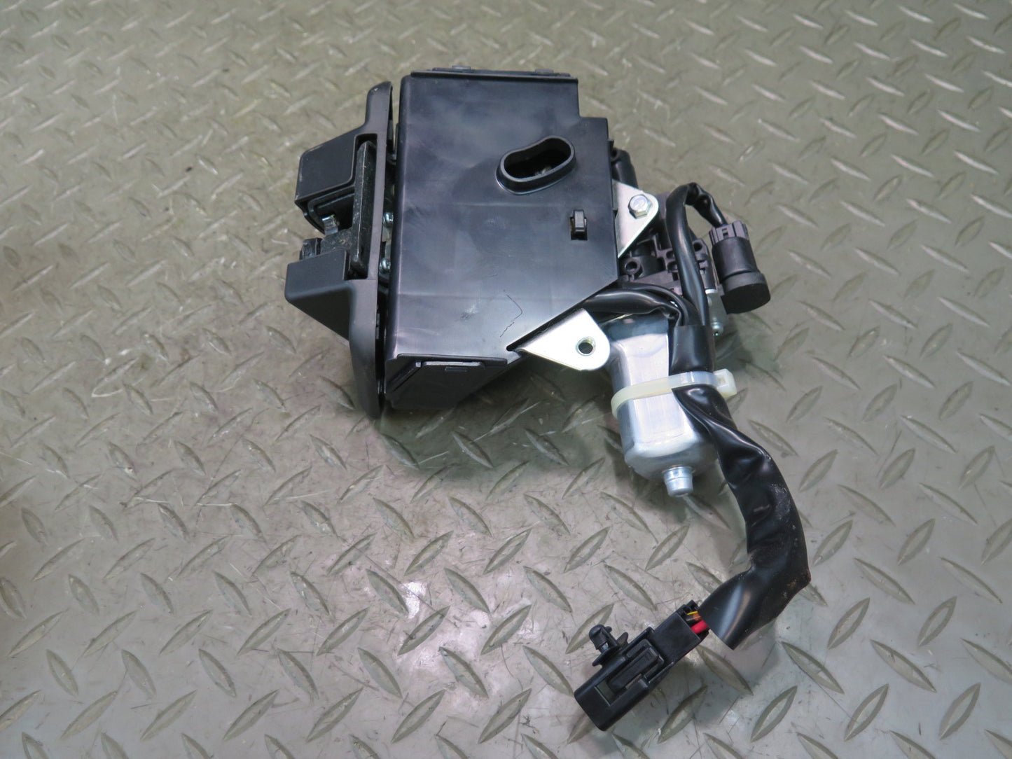 2008-2015 Lexus URJ201L LX570 Power Liftgate Tailgate Trunk Lock Latch Actuator