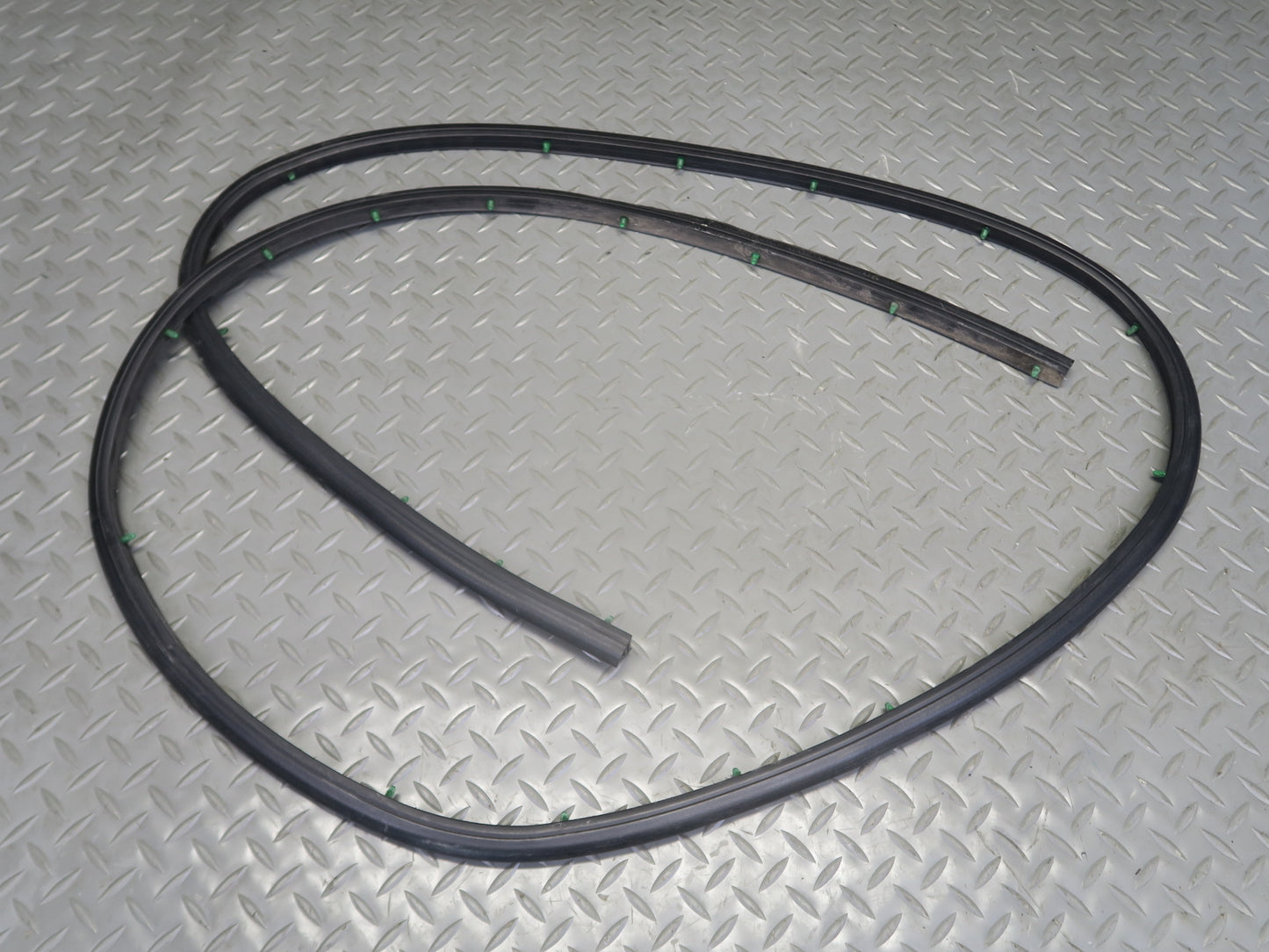 2003-2009 Hummer H2 Rear Right Window Outer Inner Weatherstrip Rubber Seal Set