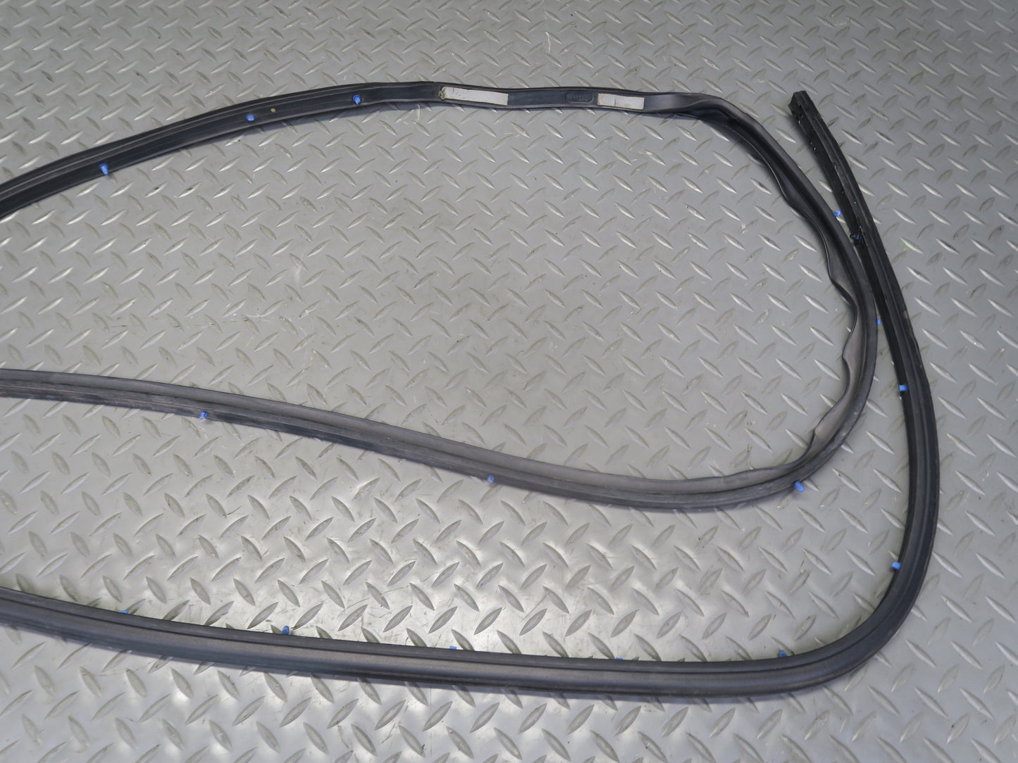 03-09 Hummer H2 Front Right Window Outer Inner Weatherstrip Rubber Seal Set of 4