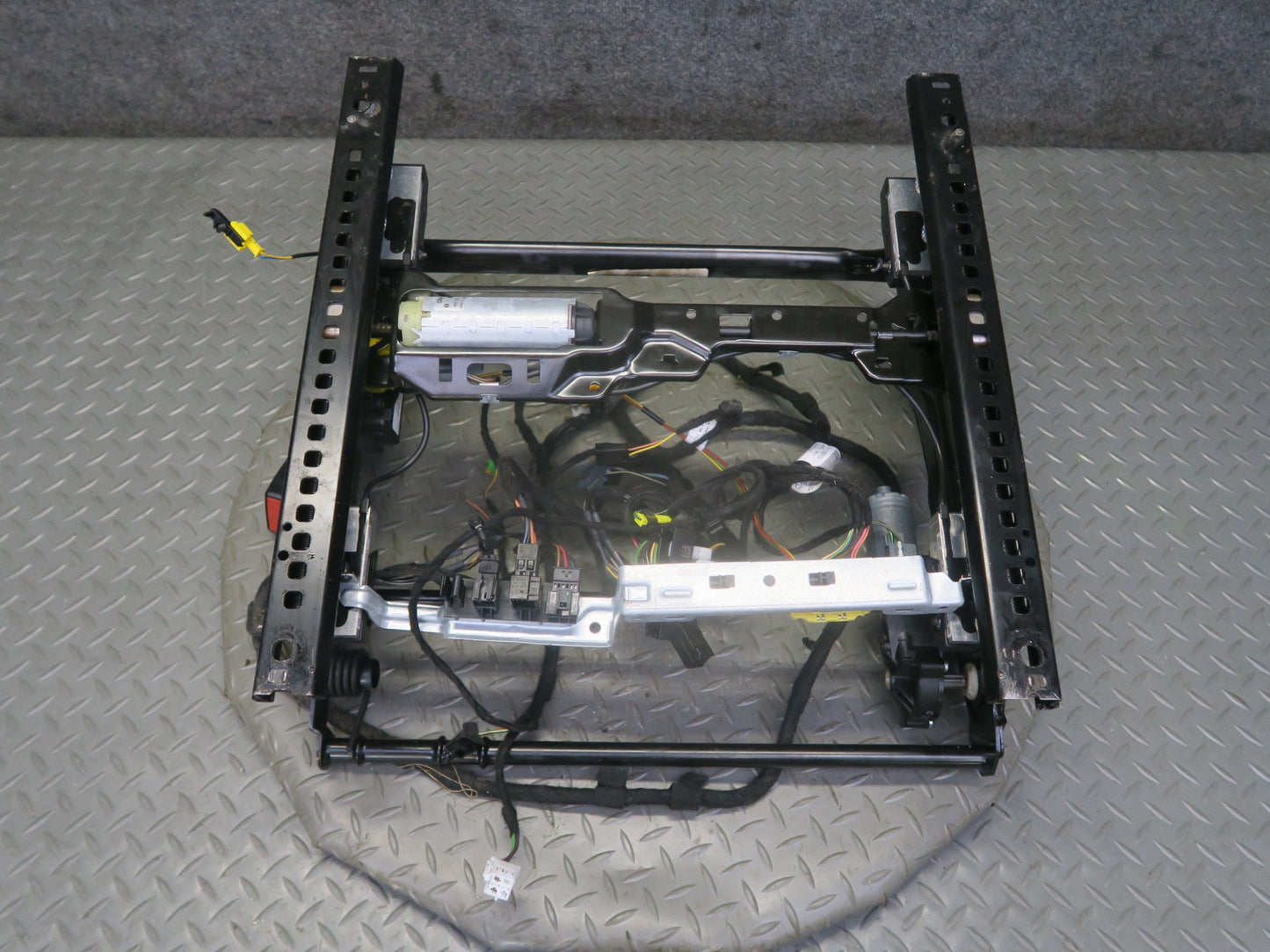 06-11 Mercedes W164 ML350 Front Right Seat Lower Frame Track Rail w Motor OEM