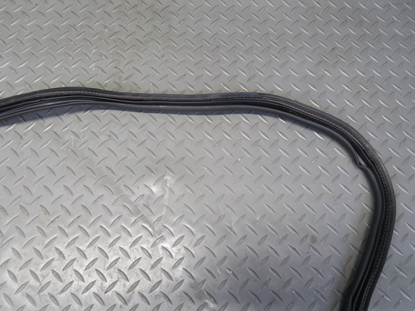 16-24 Chevrolet Camaro SS Rear Trunk Lid Weatherstrip Rubber Seal OEM