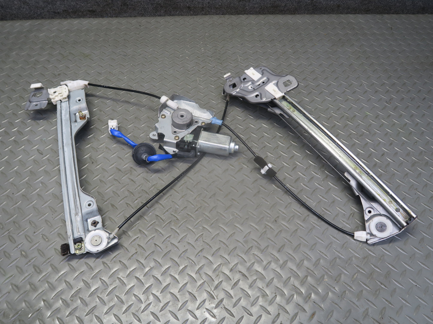 04-09 Nissan 350Z Z33 Convertible Right Pass Door Window Regulator w Motor OEM