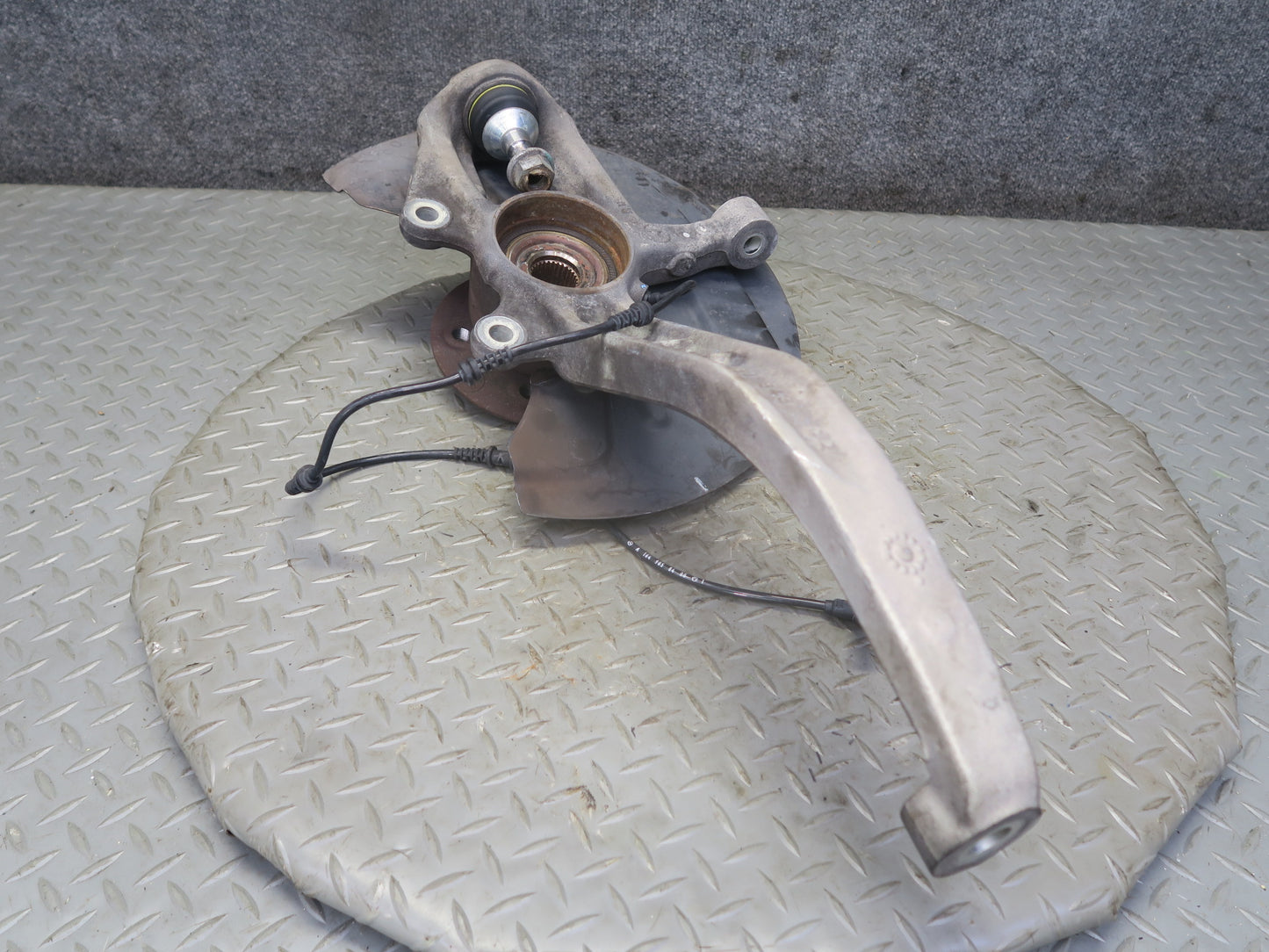 06-11 Mercedes W164 ML350 AWD Front Right Spindle Knuckle Wheel Hub Bearing OEM