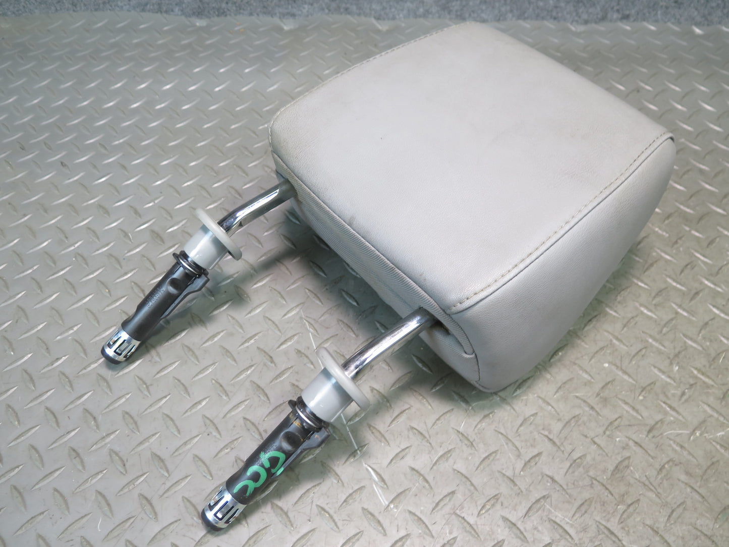 16-24 Chevrolet Camaro SS Set of 2 Front Left & Right Seat Headrest Gray OEM