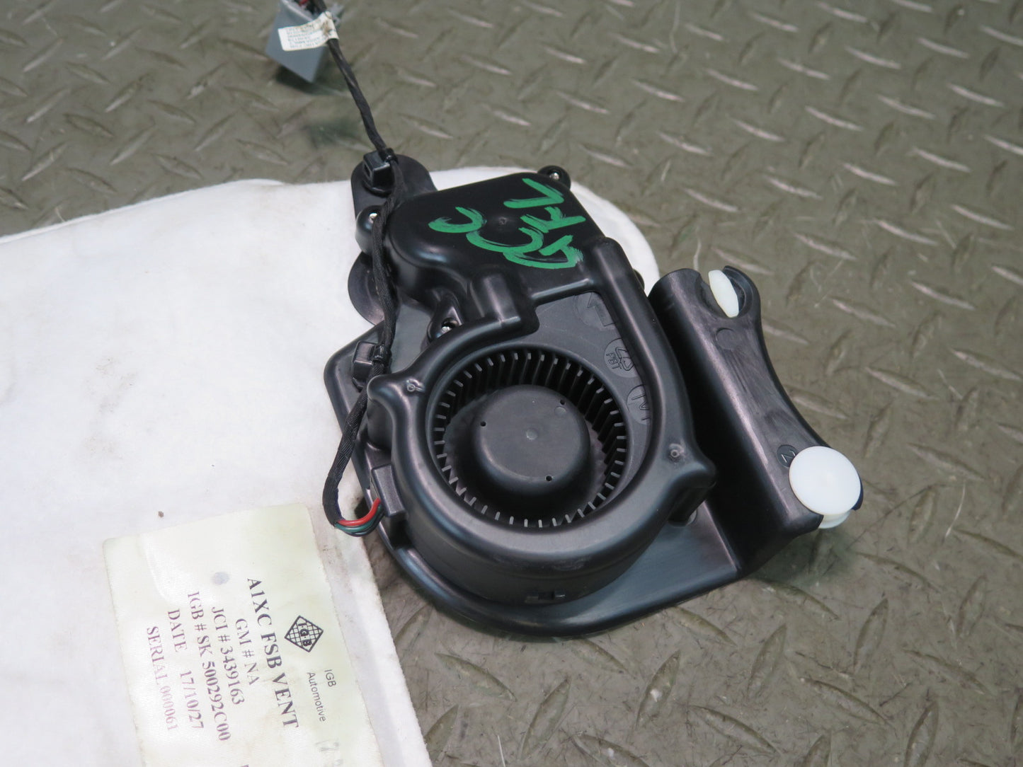 16-18 Chevrolet Camaro SS Front Left Seat Lumbar Pad w Blower Motor OEM
