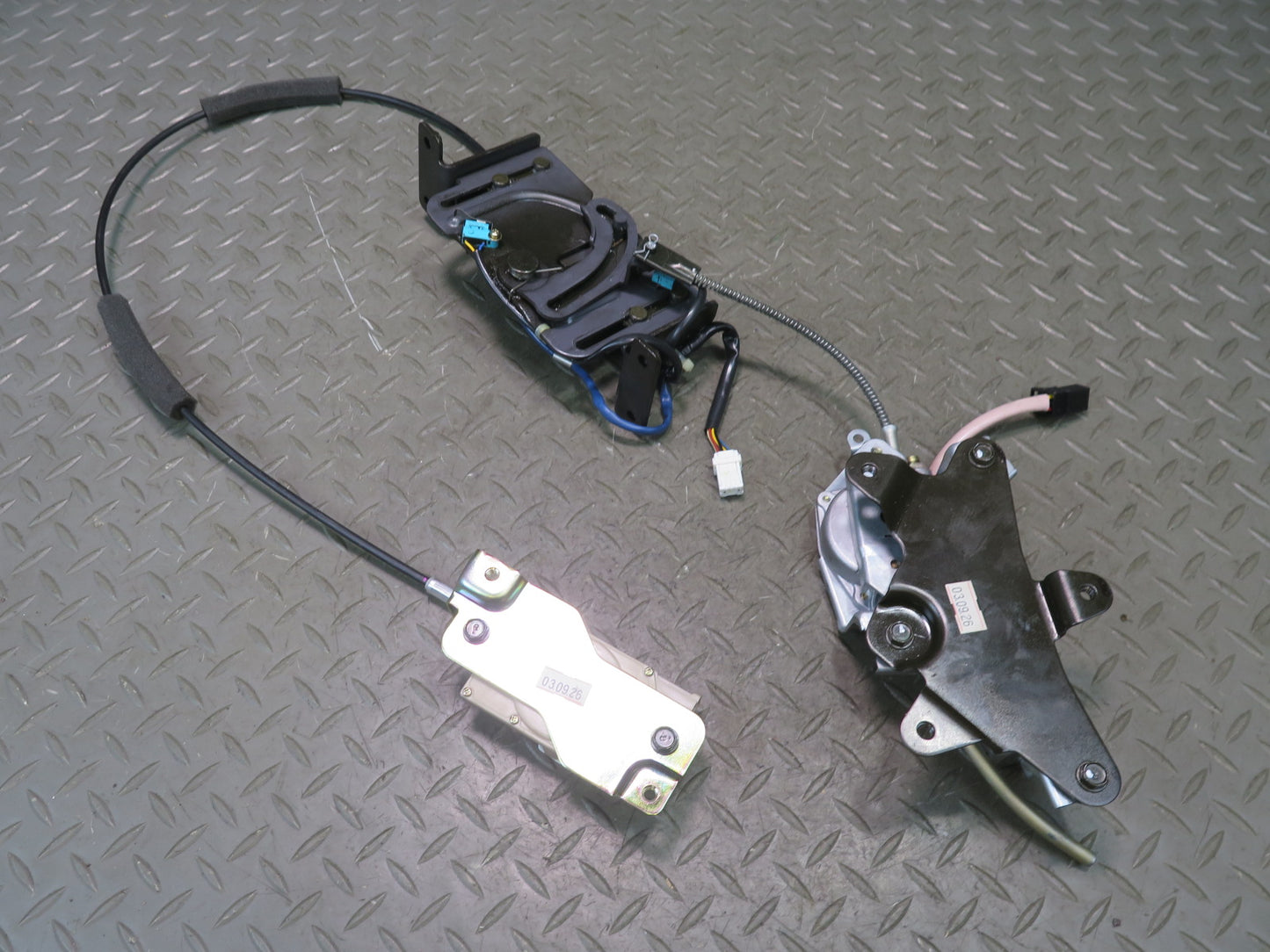 04-09 Nissan 350Z Convertible TOP Tonneau Cover Lid Lock Actuator Motor Set OEM