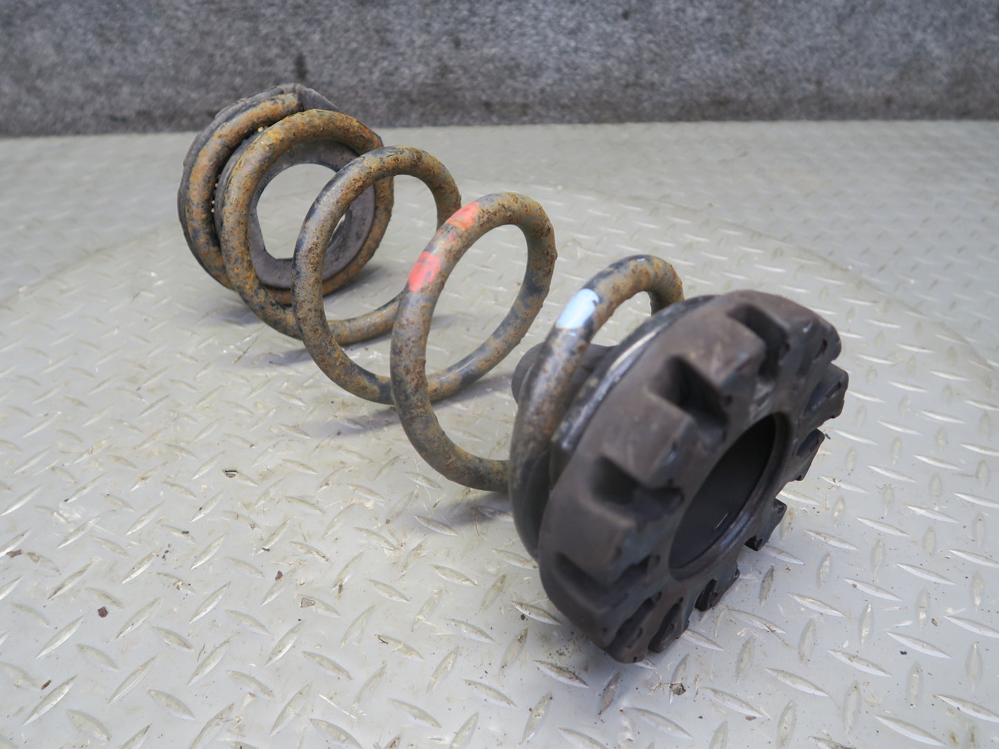 04-09 Nissan 350Z Z33 Convertible Set of 2 Rear Left & Right Coil Spring 34K OEM