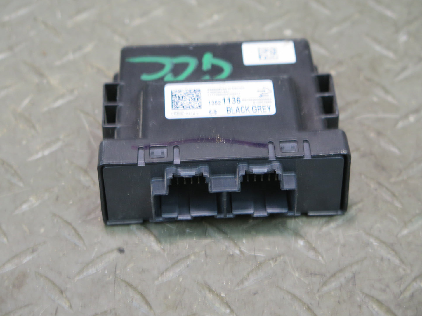 2018 Chevrolet Camaro SS Parking Assist Control Module 13521136 OEM