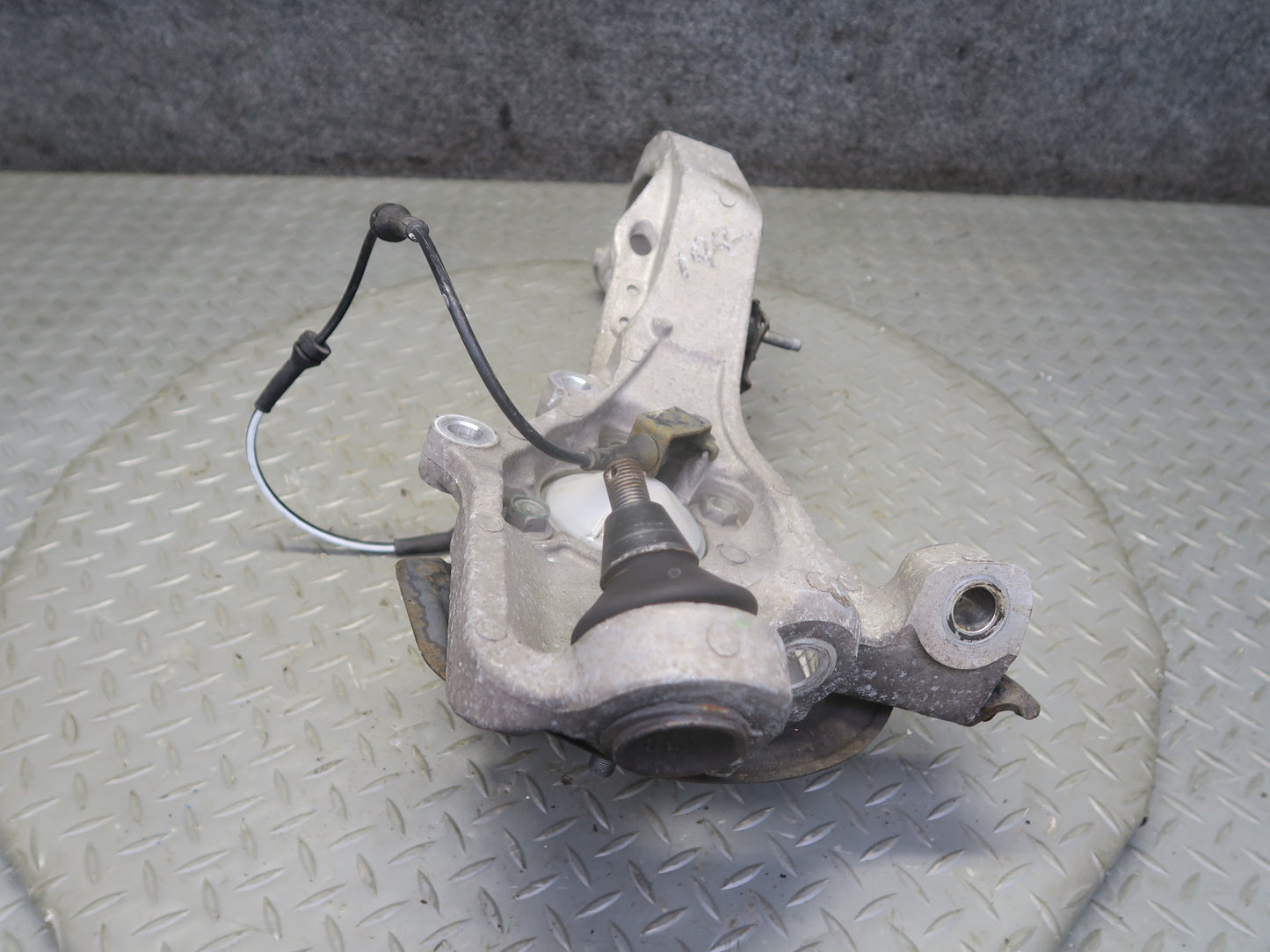 2004 Nissan Z33 350Z Convert Front Right Spindle Knuckle Wheel Hub Bearing OEM