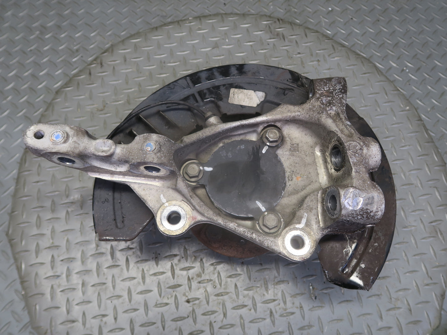 16-24 Chevrolet Camaro SS Front Left Spindle Knuckle Wheel Hub Bearing OEM