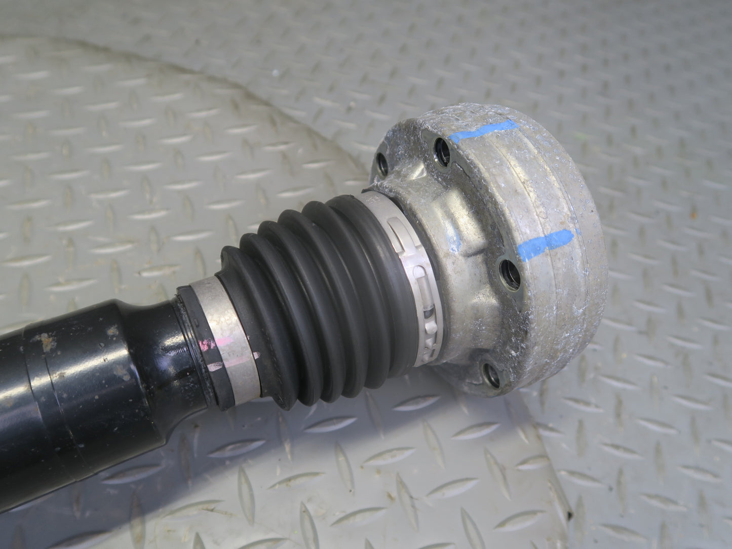 16-24 Chevrolet Camaro SS 6.2L A/T Rear Left Suspension Axle Shaft 84211209 OEM