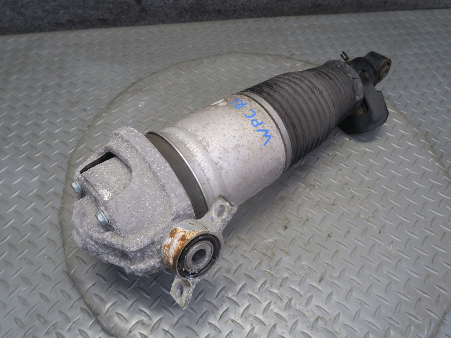 2003-2006 Porsche Cayenne 955 Turbo Rear Left Air Strut Shock Absorber