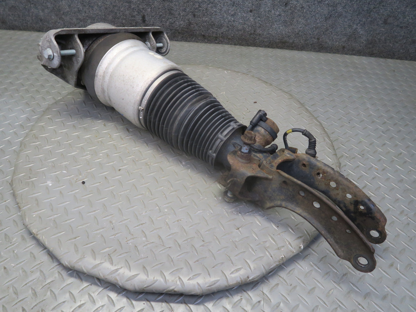 2003-2006 Porsche Cayenne 955 Turbo Front Right Air Strut Shock Absorber