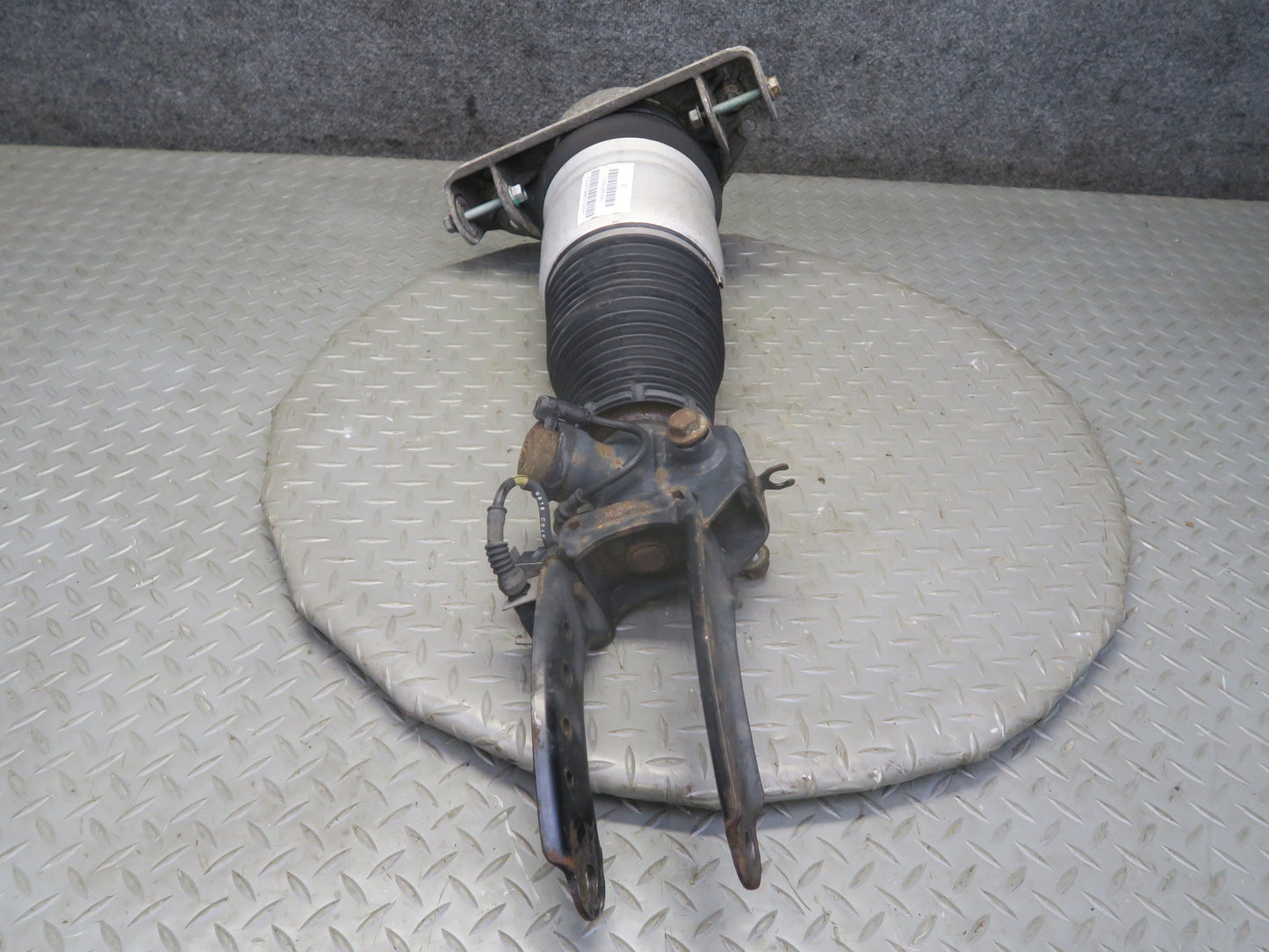 2003-2006 Porsche Cayenne 955 Turbo Front Left Air Strut Shock Absorber