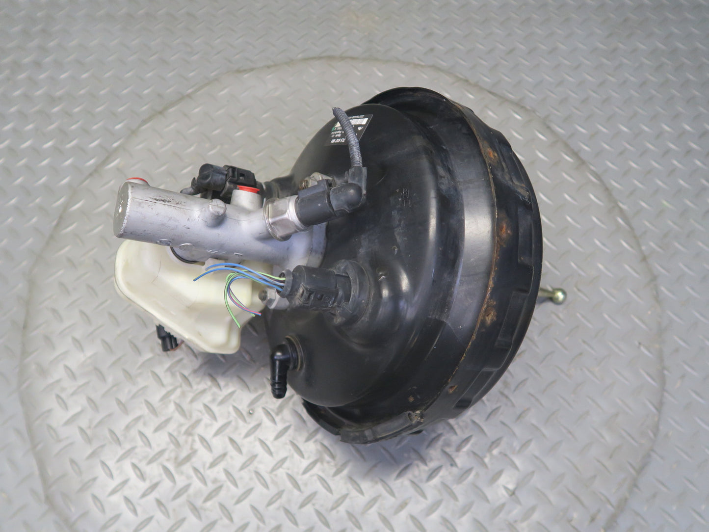 2003-2006 Porsche Cayenne 955 Brake Master Cylinder Booster Fluid Reservoir