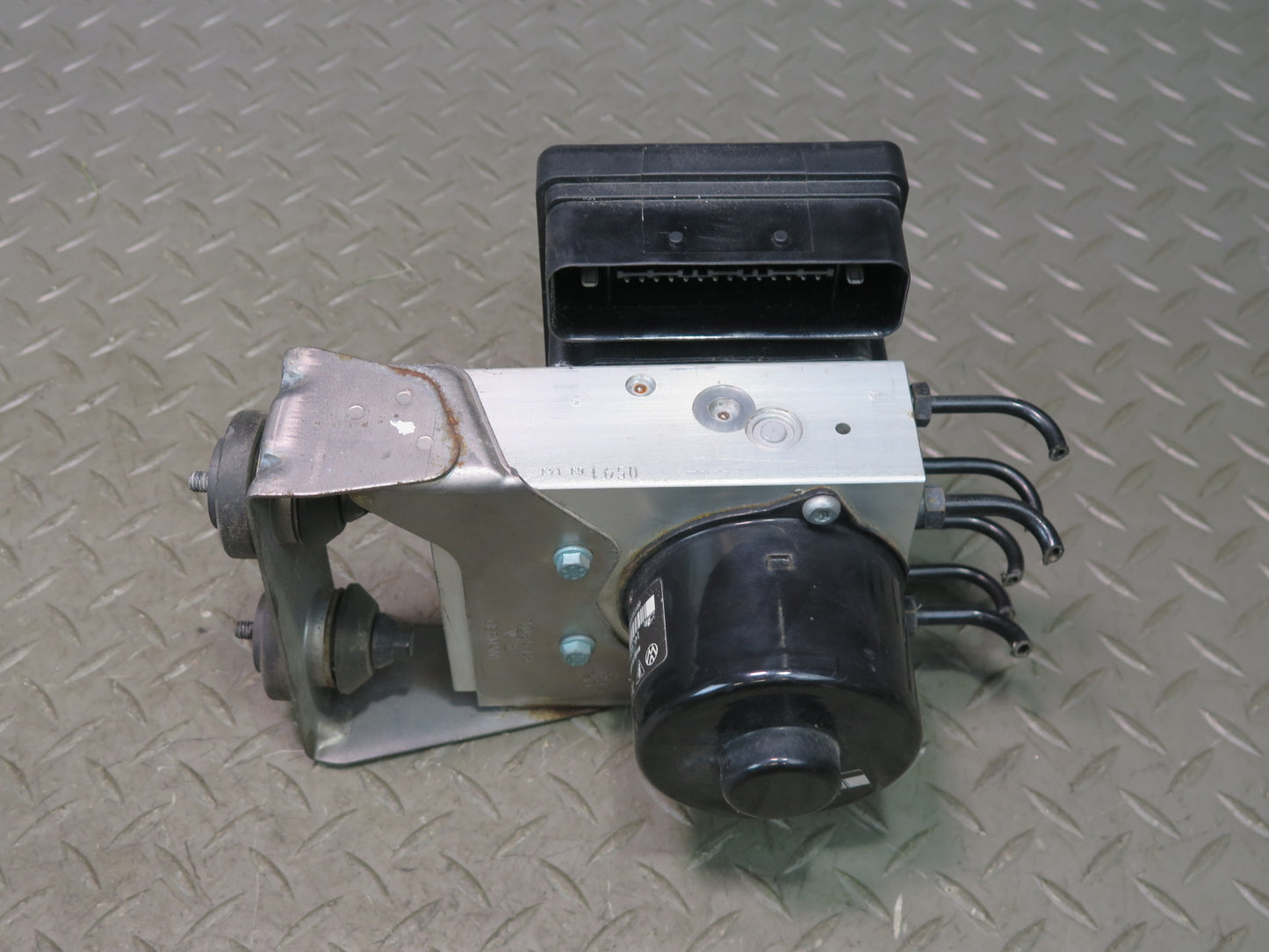 2003-2006 Porsche Cayenne 955 Anti Lock Brake ABS Pump Module 7L0907379C