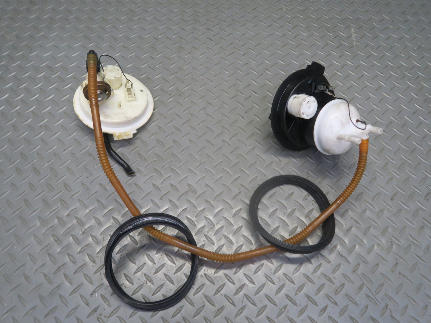 2003-2006 Porsche Cayenne 955 Turbo Fuel Pump Level Sensor Sending Unit Set
