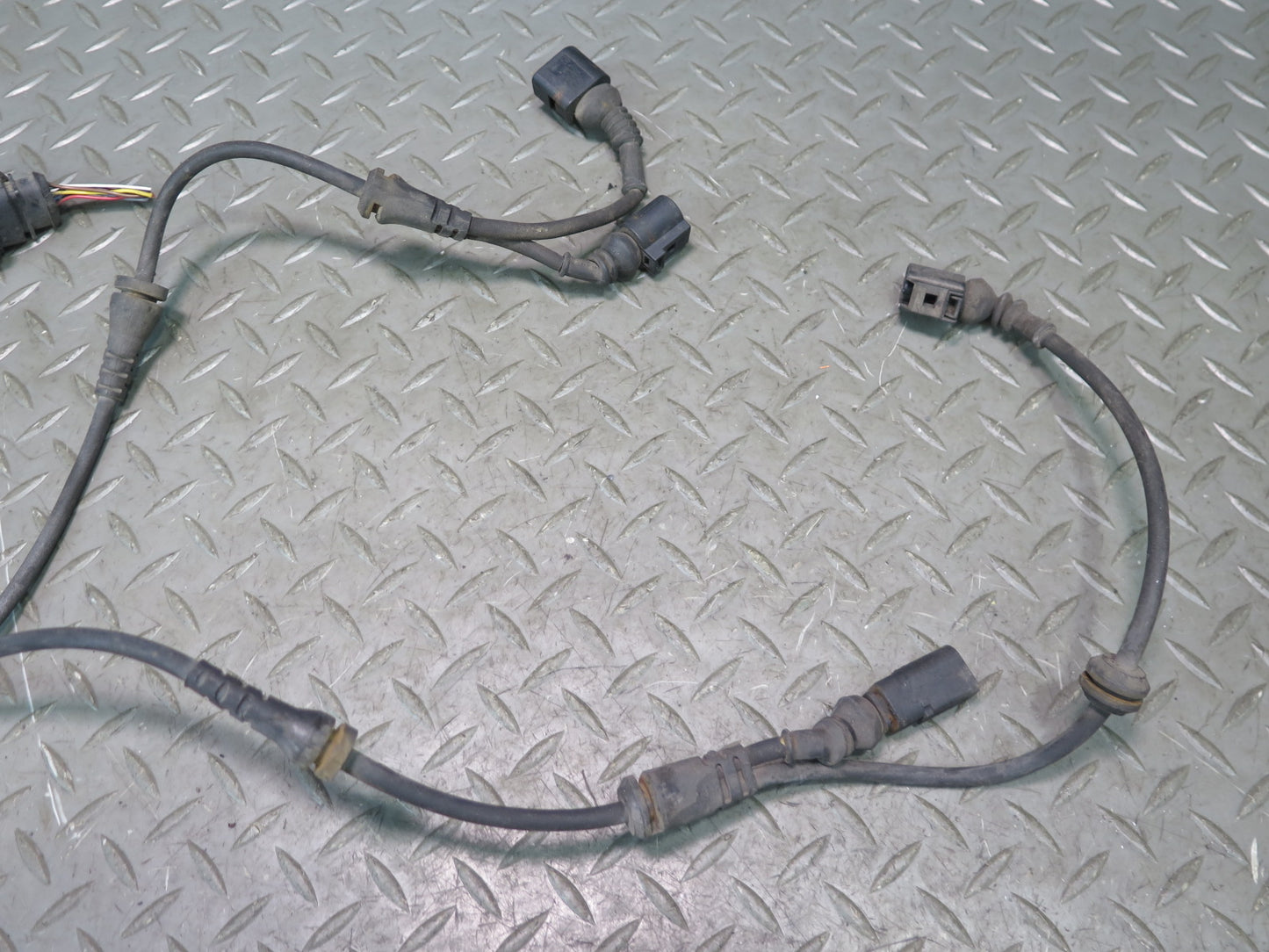 2003-2010 Porsche Cayenne 955 Front Right Wheel ABS Speed Sensor