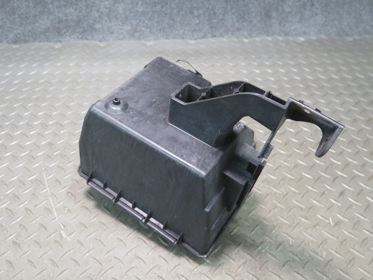 2017-2019 Mercedes X166 GLS450 Engine Bay Junction Fuse Relay Box