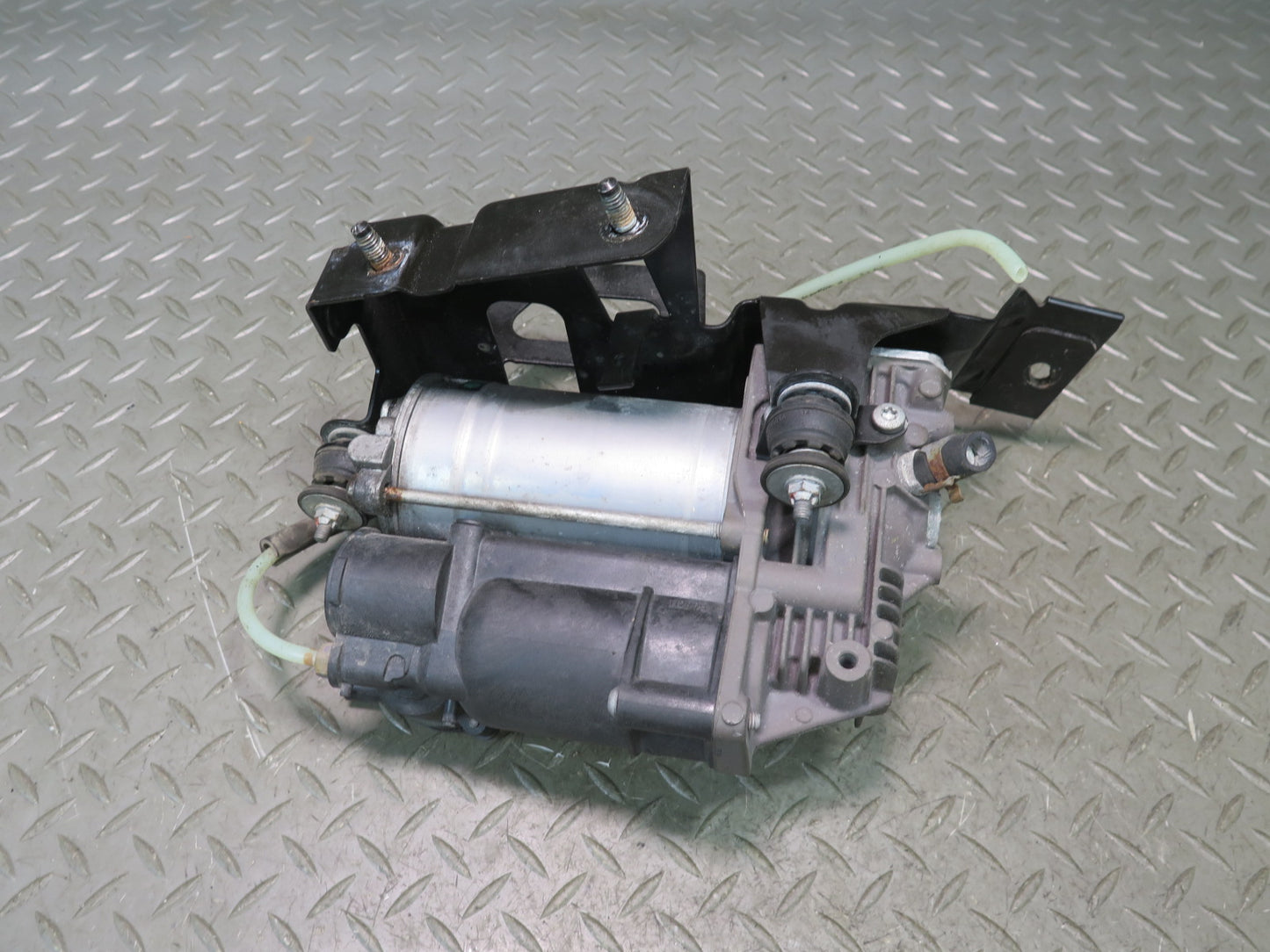 2012-2019 Mercedes X166 GL Gls-class Air Suspension Compressor Pump 1663200104