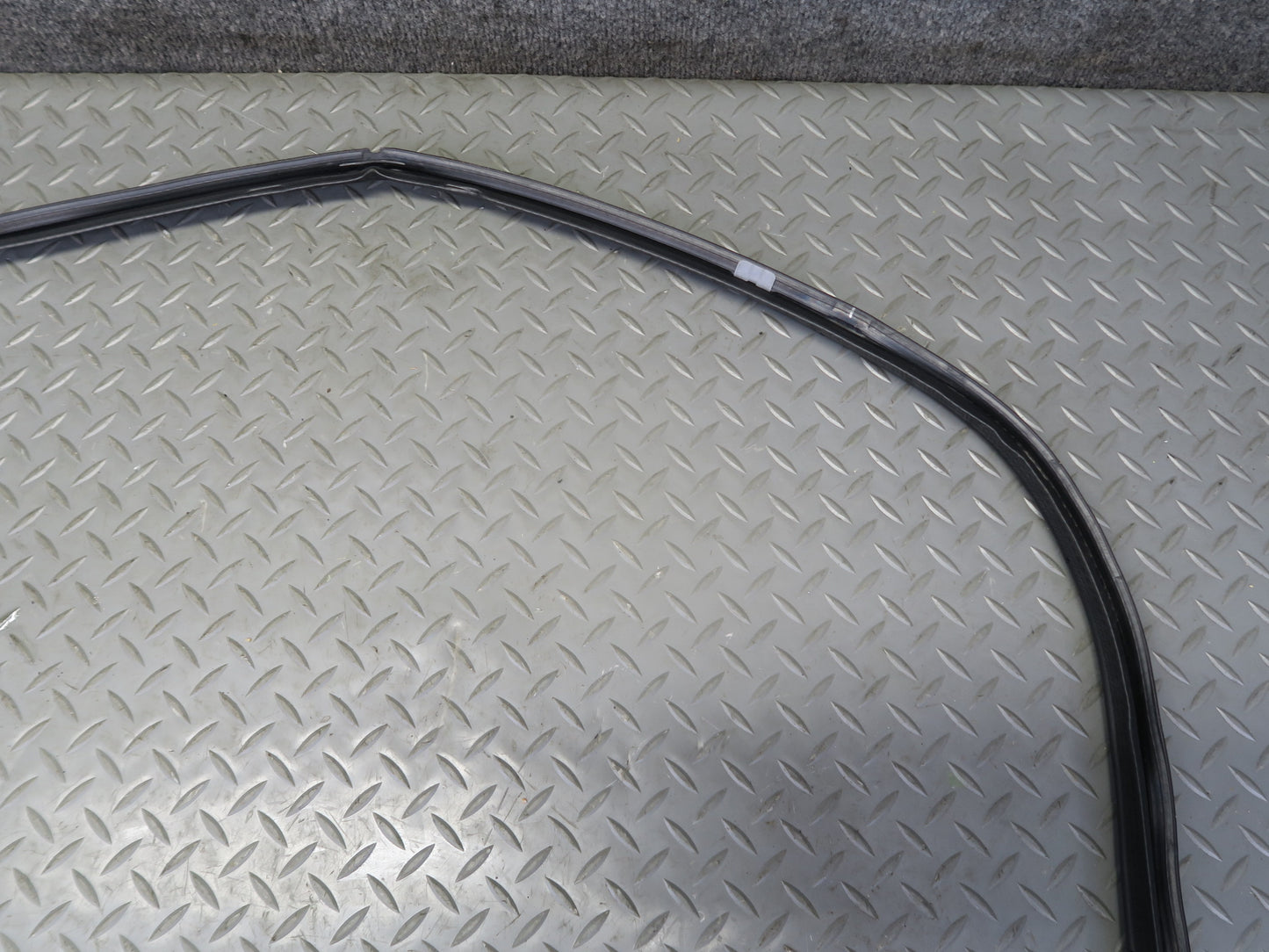 04-08 Nissan Z33 350Z Convertible Rear Trunk Weatherstrip Rubber Seal OEM