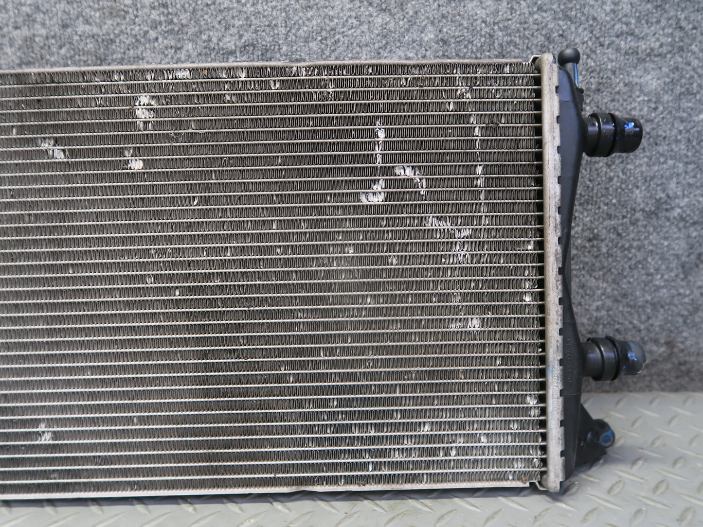 2017-2019 Mercedes X166 GLS450 Engine Cooling Auxiliary Water Cooler Radiator