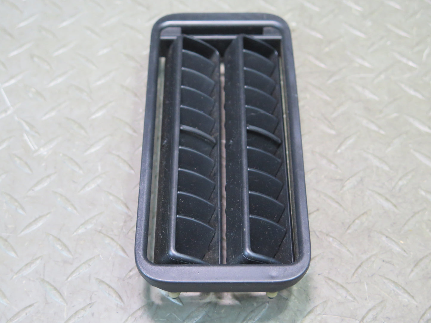 1984-1991 Porsche 928 S4 Front Center Console Dash Air Vent Grille