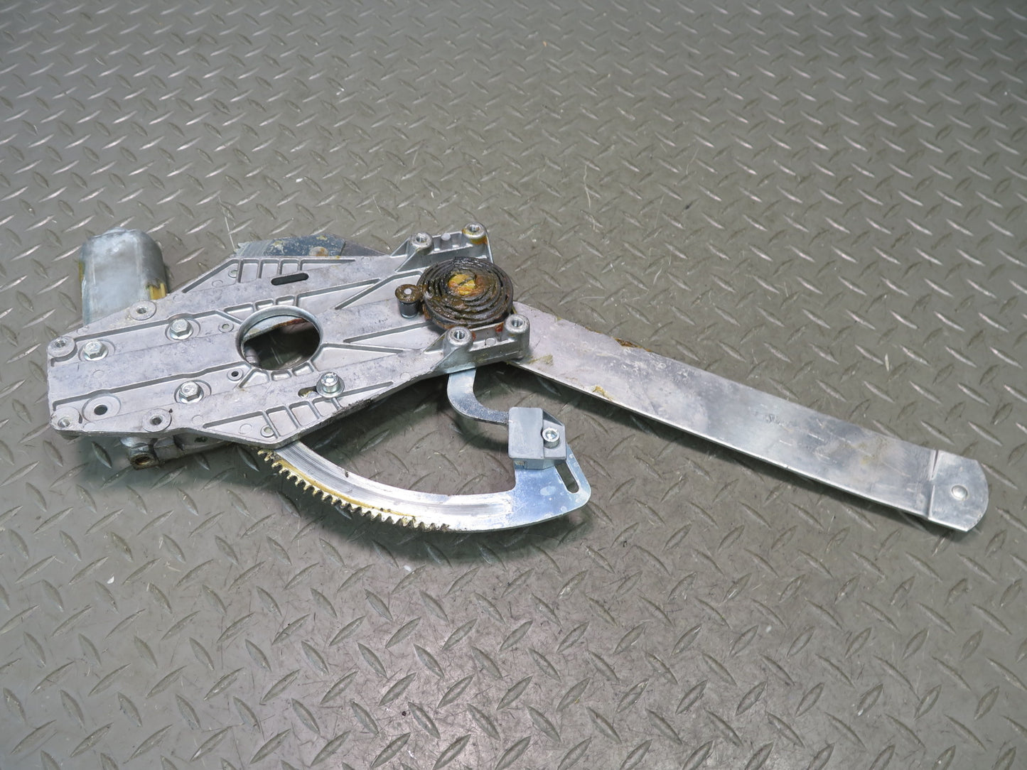1984-1991 Porsche 928 Right Door Window Regulator w Motor