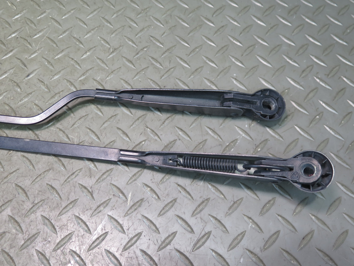 1983-1989 Porsche 928 Rear Hatch Trunk Lid Tailgate Wiper Arm
