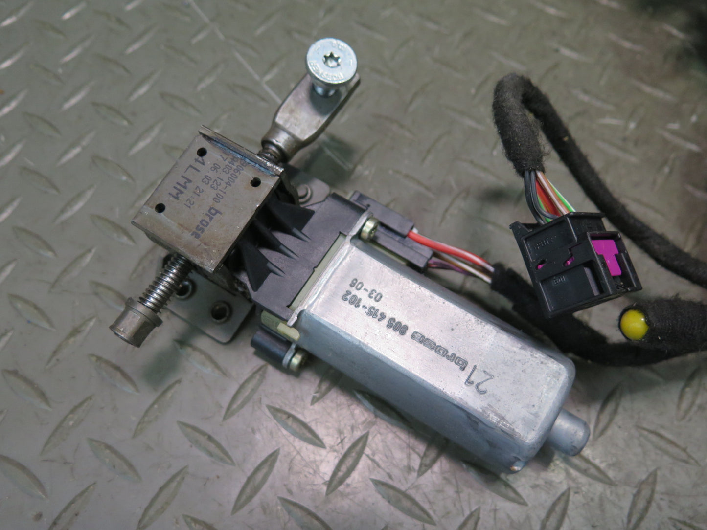 2003-2004 Porsche Cayenne 955 Front Left Seat Adjust Control Motor Set