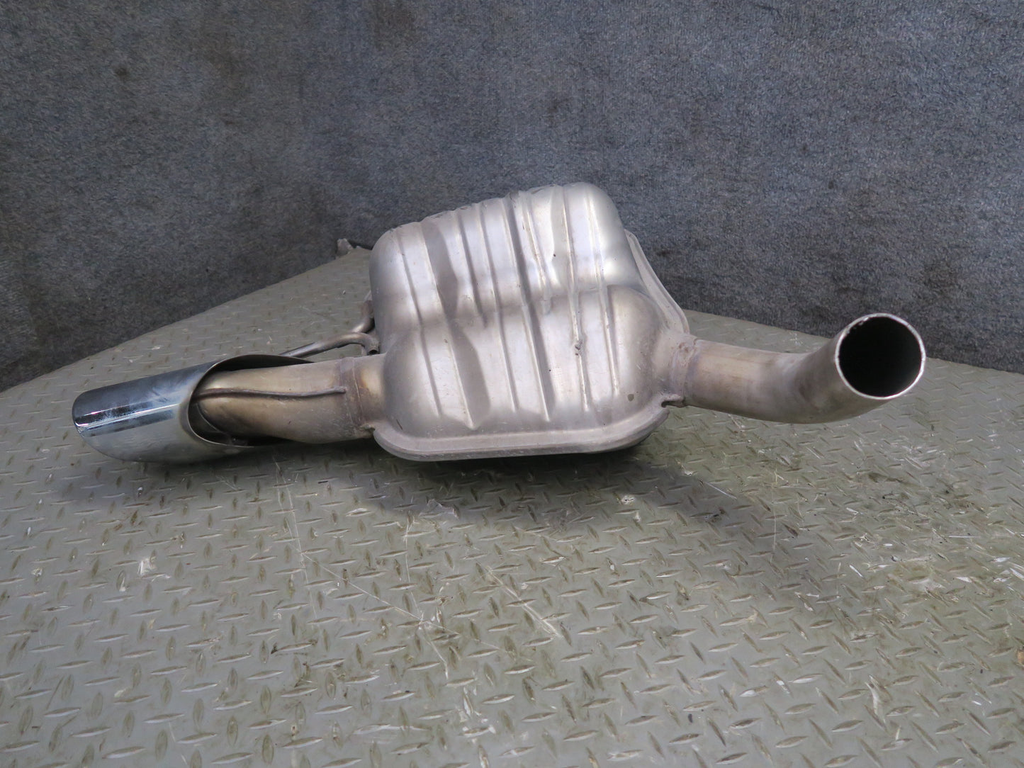 03-08 Mercedes R230 SL550 Set of 2 Rear Left & Right Exhaust Muffler w Tips OEM
