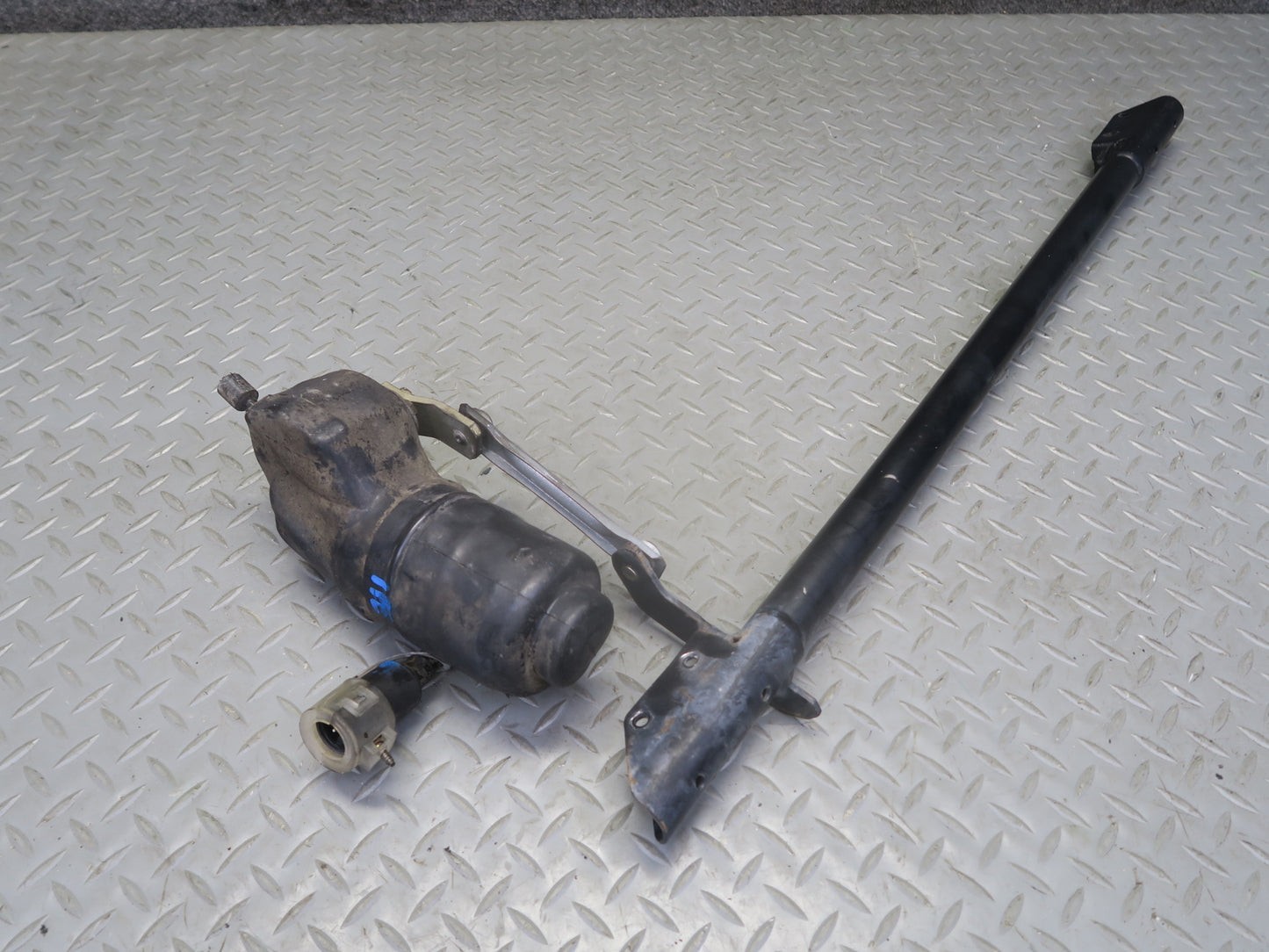 1987-1991 Porsche 928 Headlight Motor w Rod Linkage Bar 92862402300