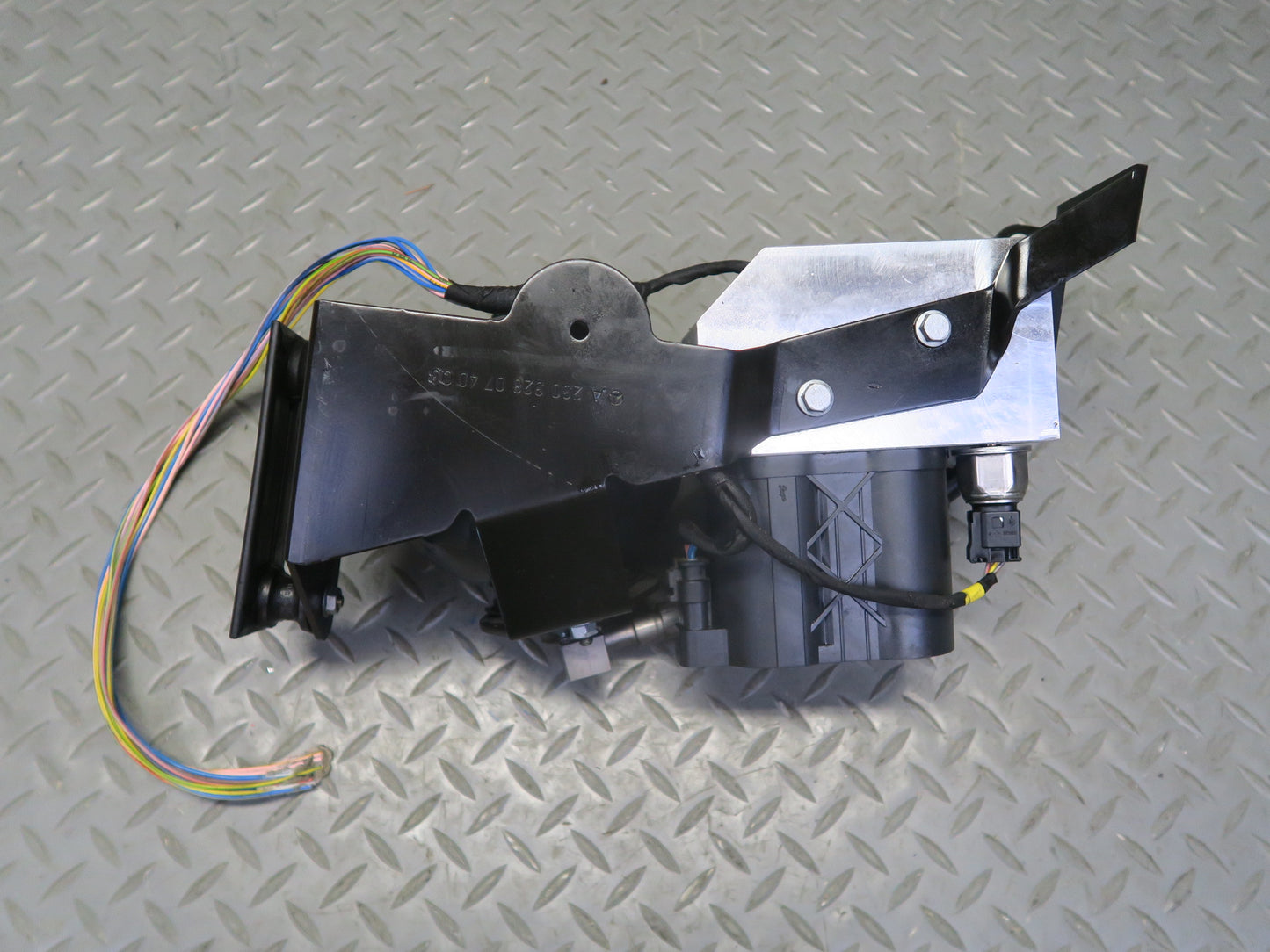 07-12 Mercedes R230 SL550 Rear ABC Hydraulic Suspension Valve Block Pump OEM